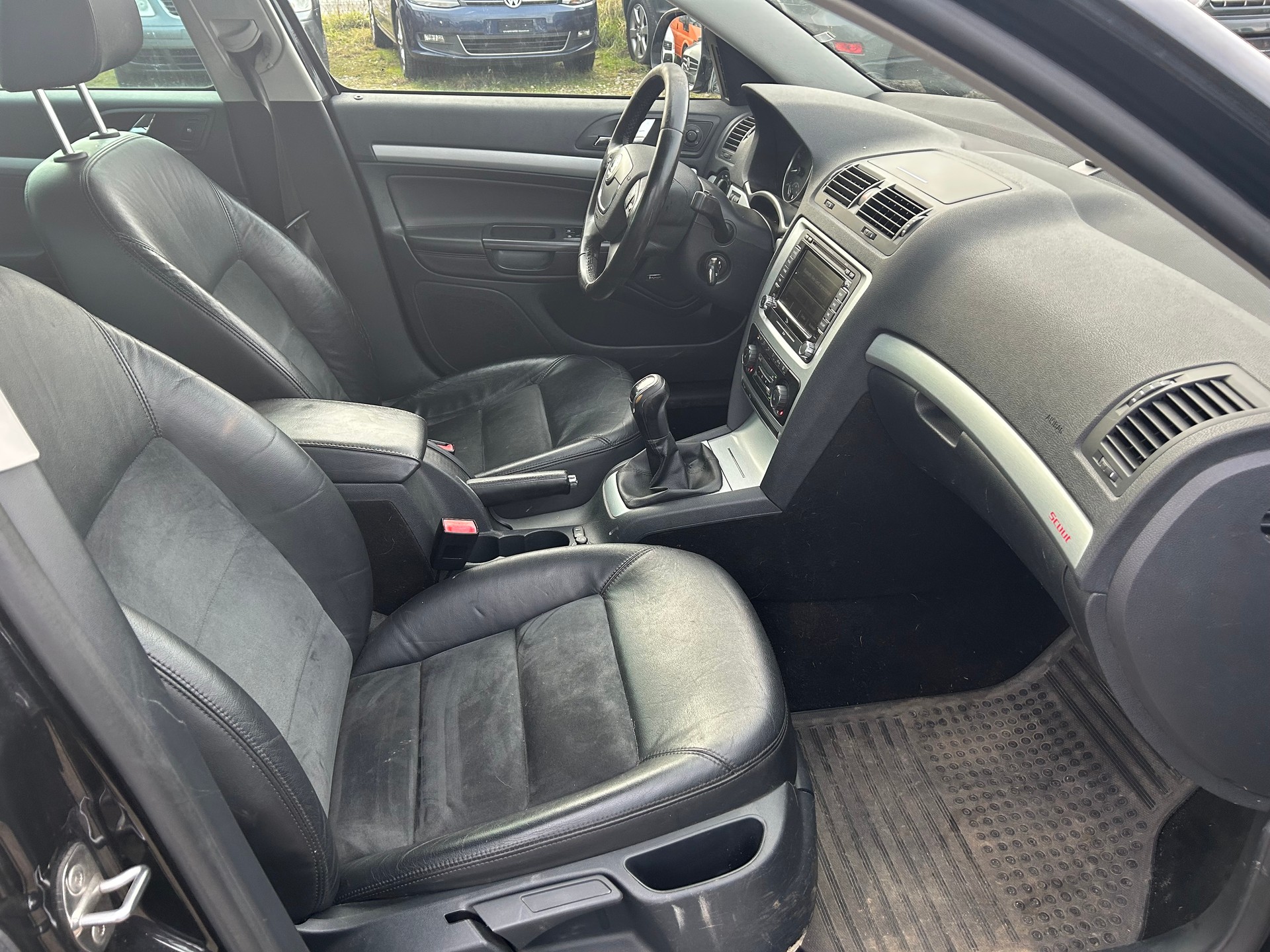 SKODA Octavia Combi 1.8 TSI Scout 4x4-image-10