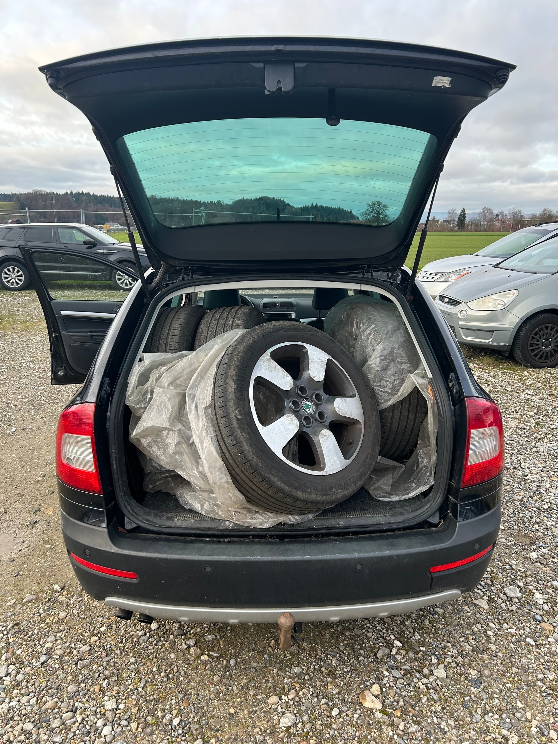 SKODA Octavia Combi 1.8 TSI Scout 4x4-image-11