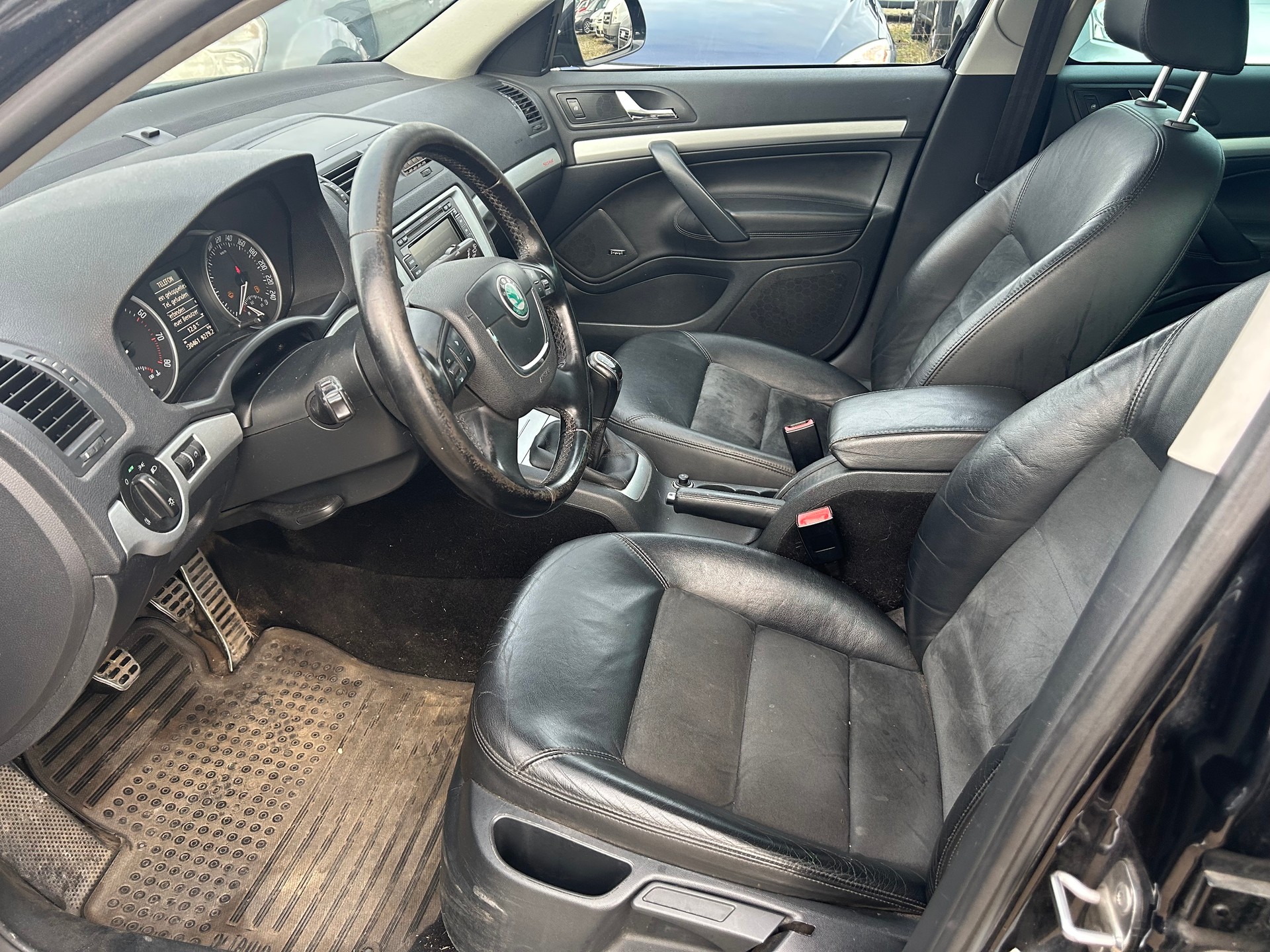 SKODA Octavia Combi 1.8 TSI Scout 4x4-image-9