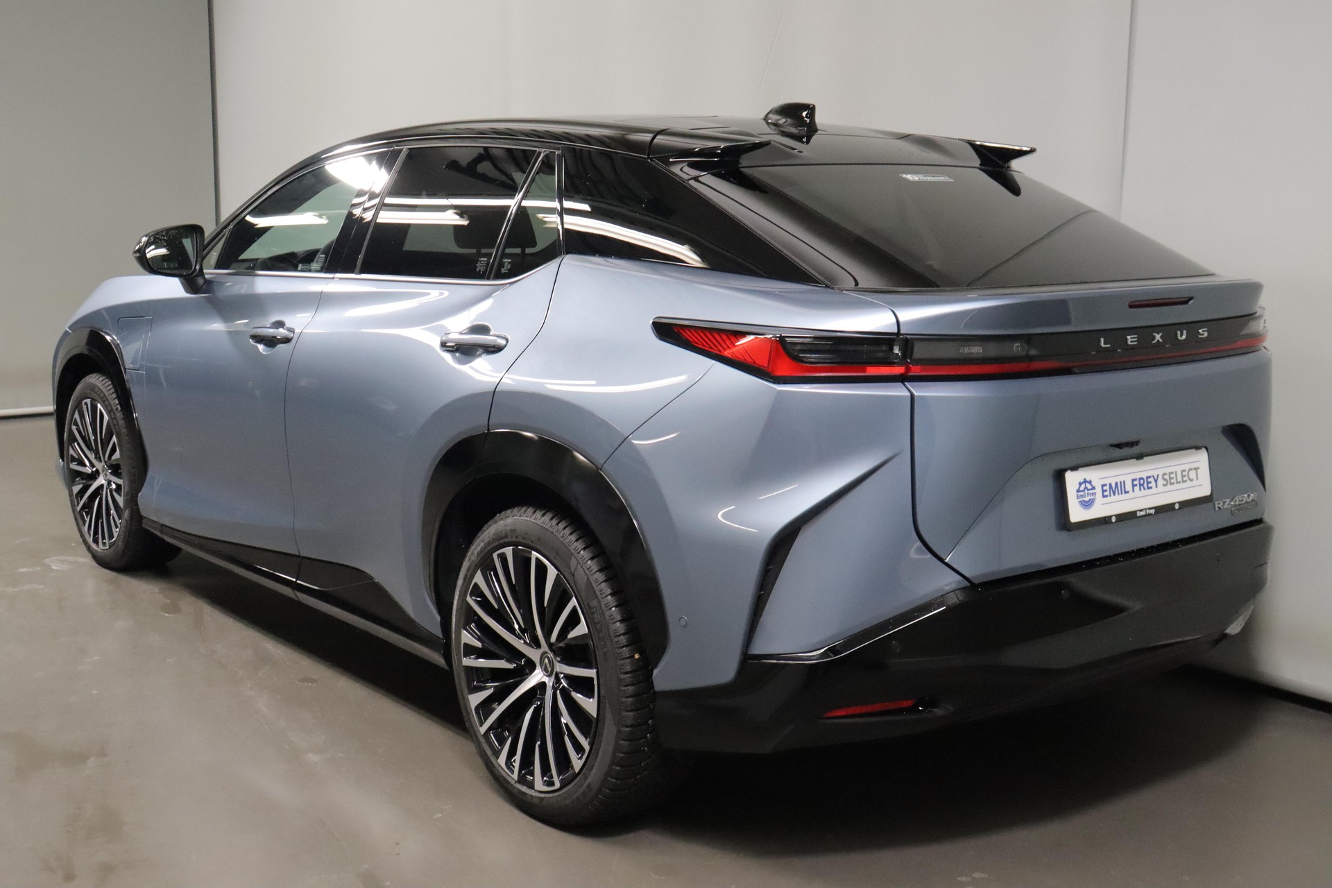 LEXUS RZ 450e Excellence-image-15