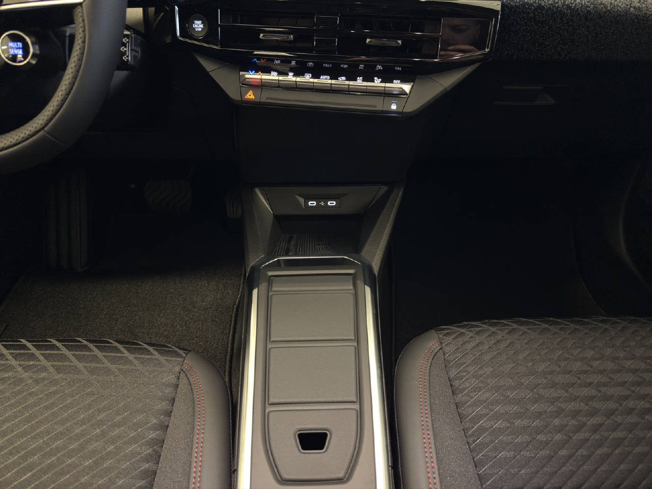 RENAULT Clio 1.8 E-Tech techno Demo-image-8