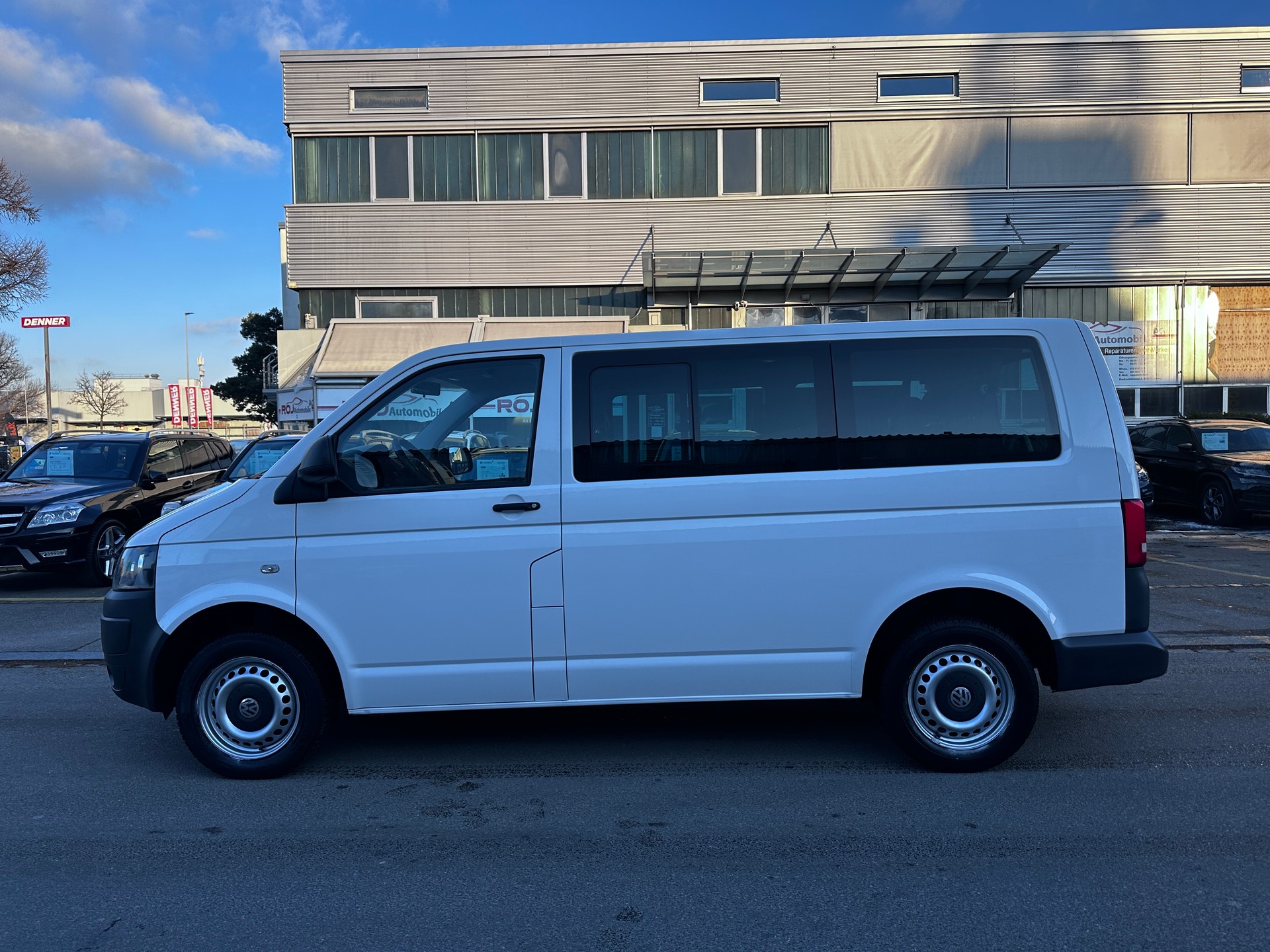 VW T5 Caravelle Trendline 2.0 TDI CR BMT-image-0