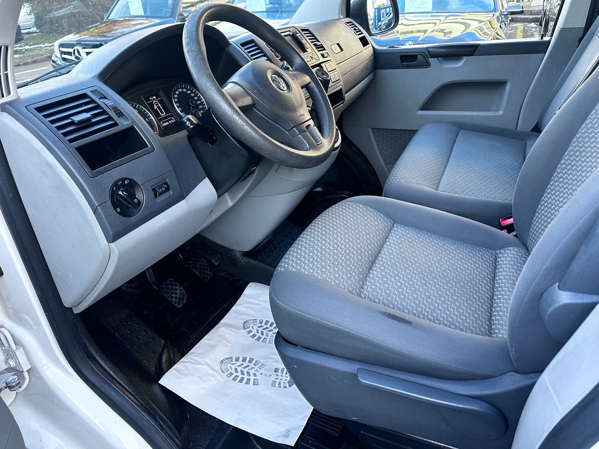 VW T5 Caravelle Trendline 2.0 TDI CR BMT-image-7