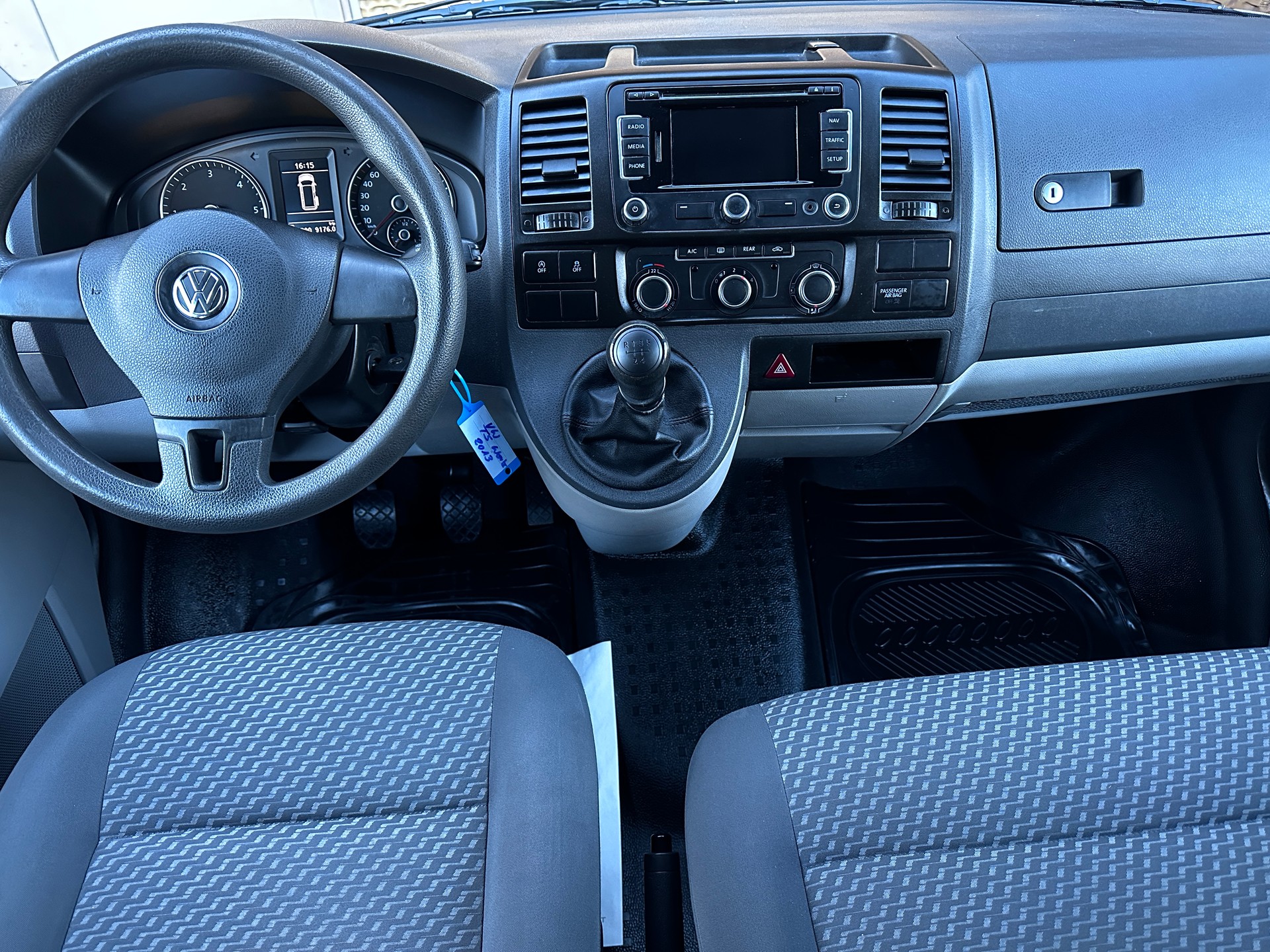 VW T5 Caravelle Trendline 2.0 TDI CR BMT-image-14