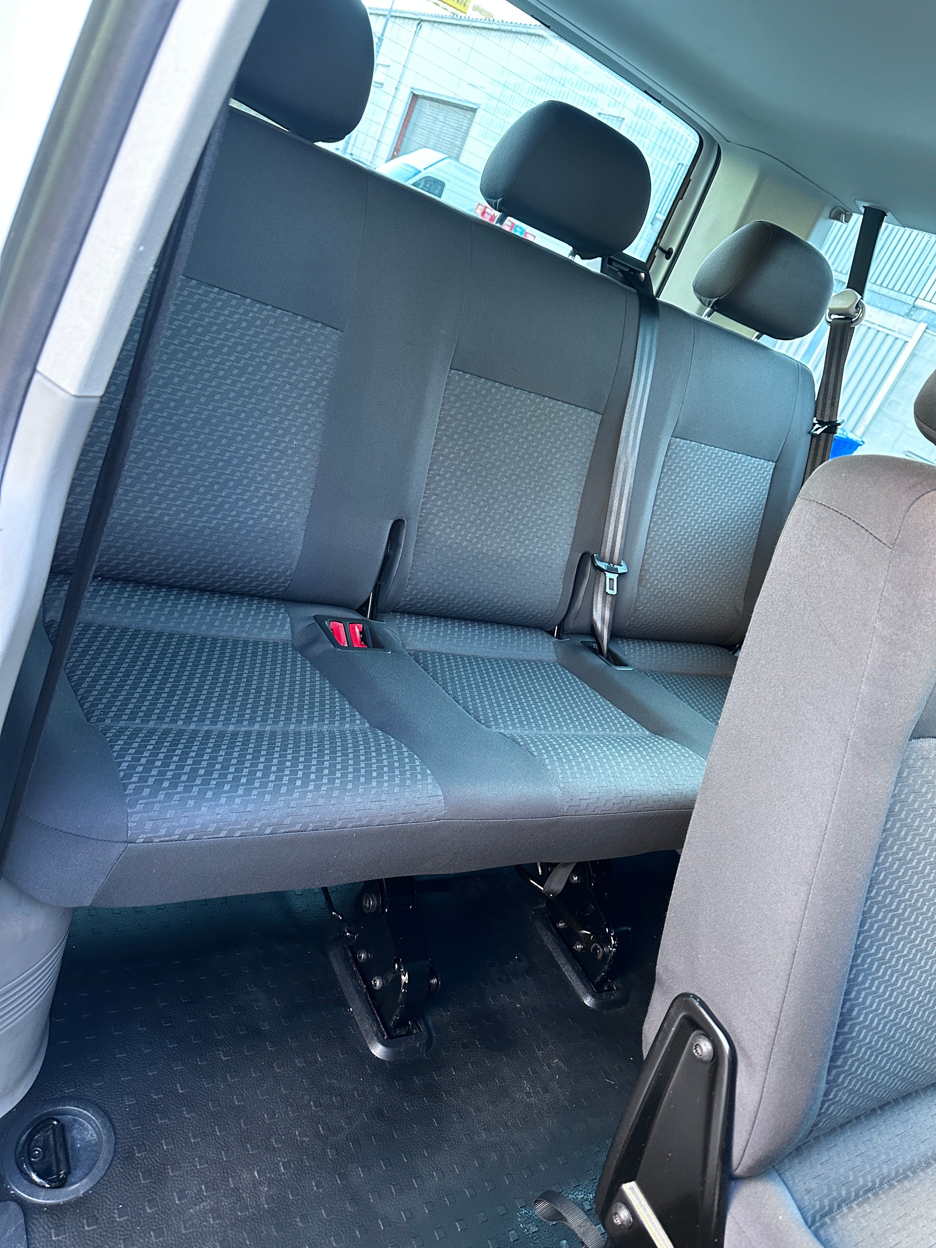 VW T5 Caravelle Trendline 2.0 TDI CR BMT-image-11