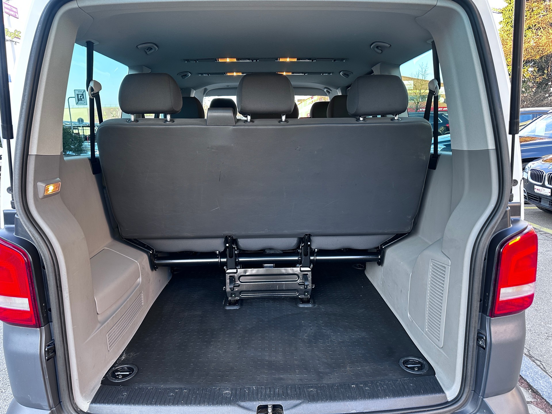 VW T5 Caravelle Trendline 2.0 TDI CR BMT-image-8