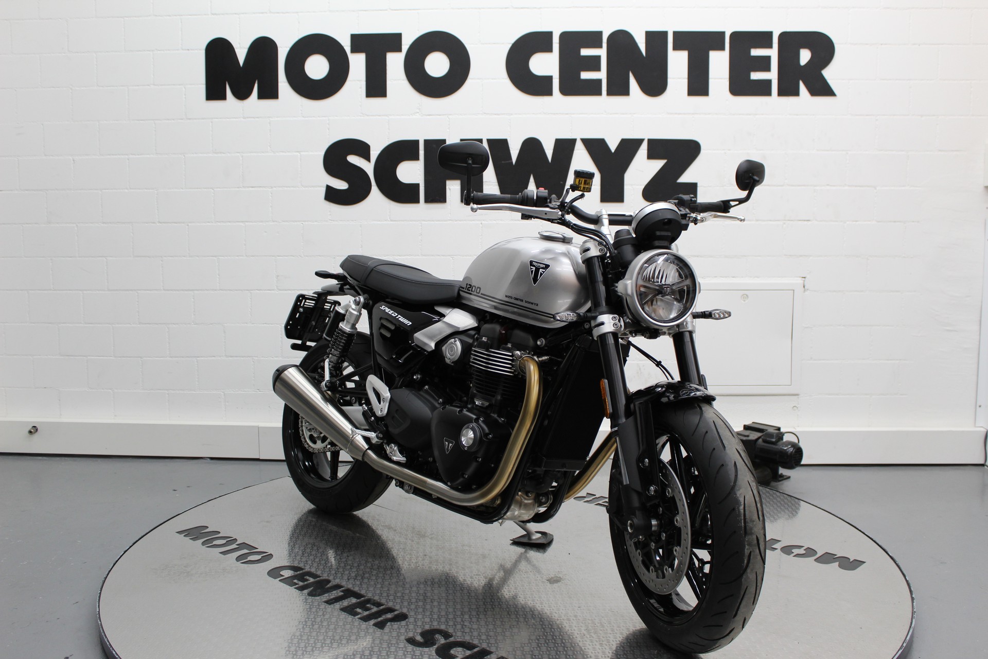 TRIUMPH Speed Twin 1200-showroom-element-1