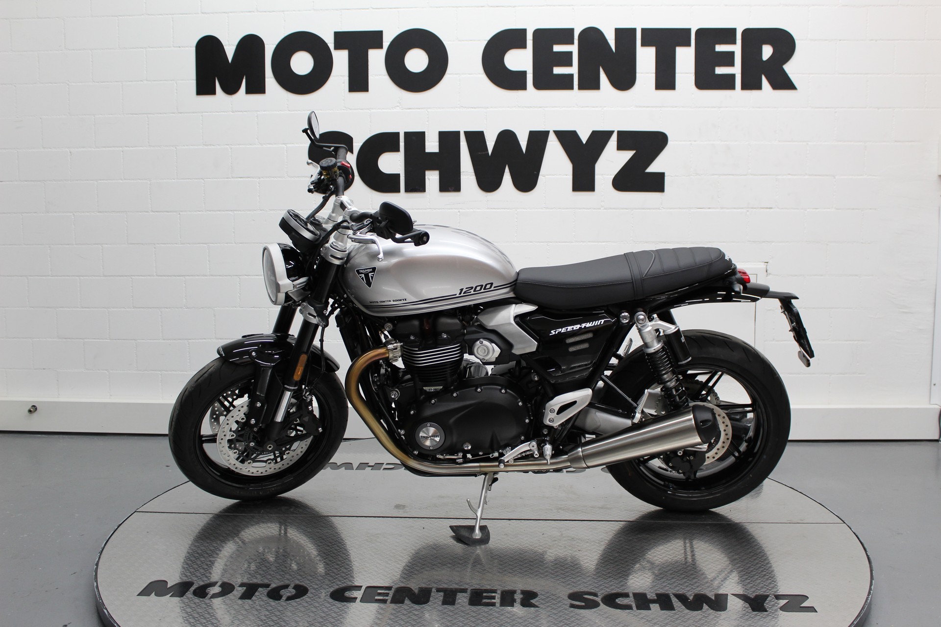 TRIUMPH Speed Twin 1200-showroom-element-3
