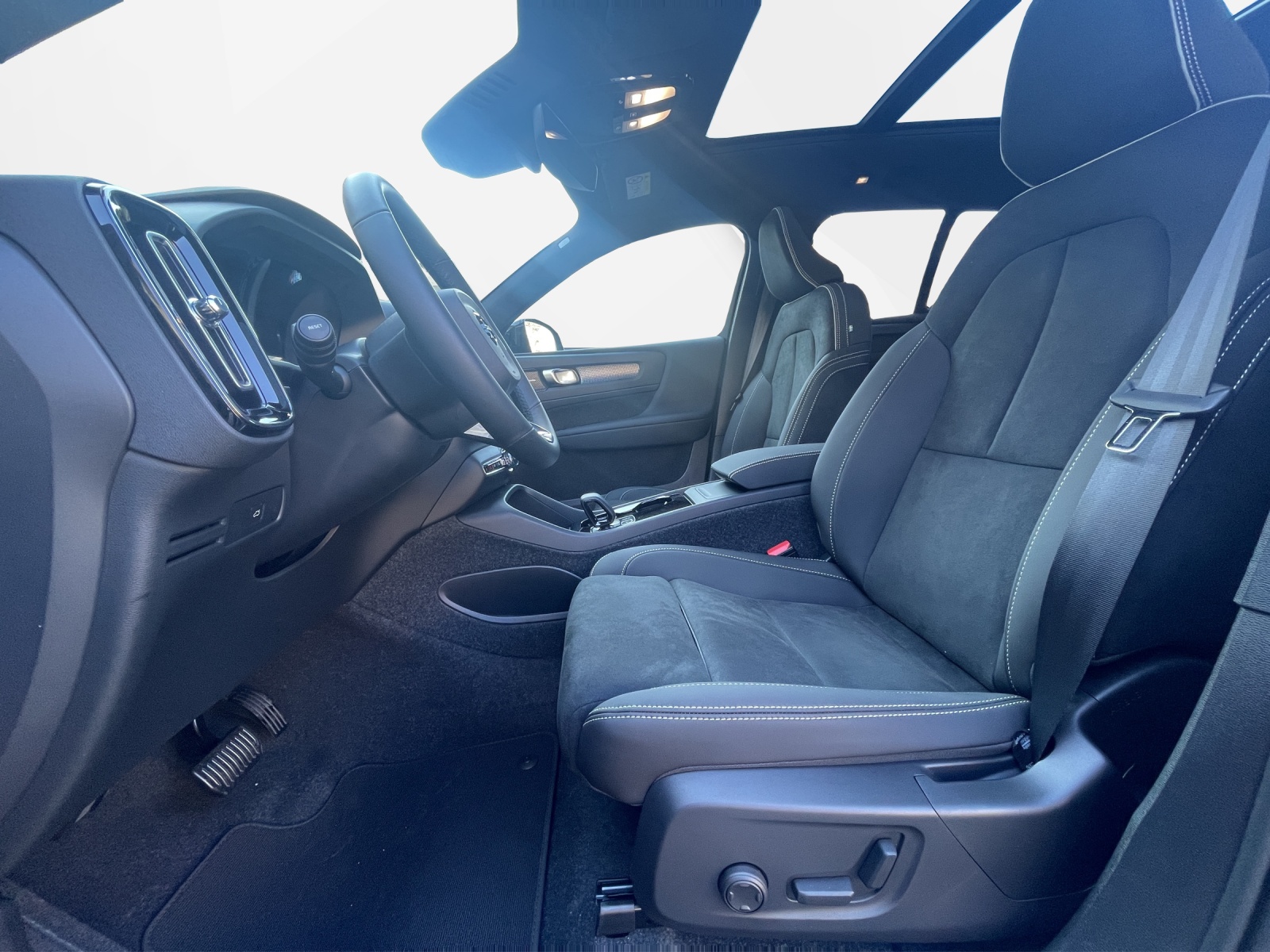 VOLVO EX40 Twin XCENTRIC Edition AWD-image-9