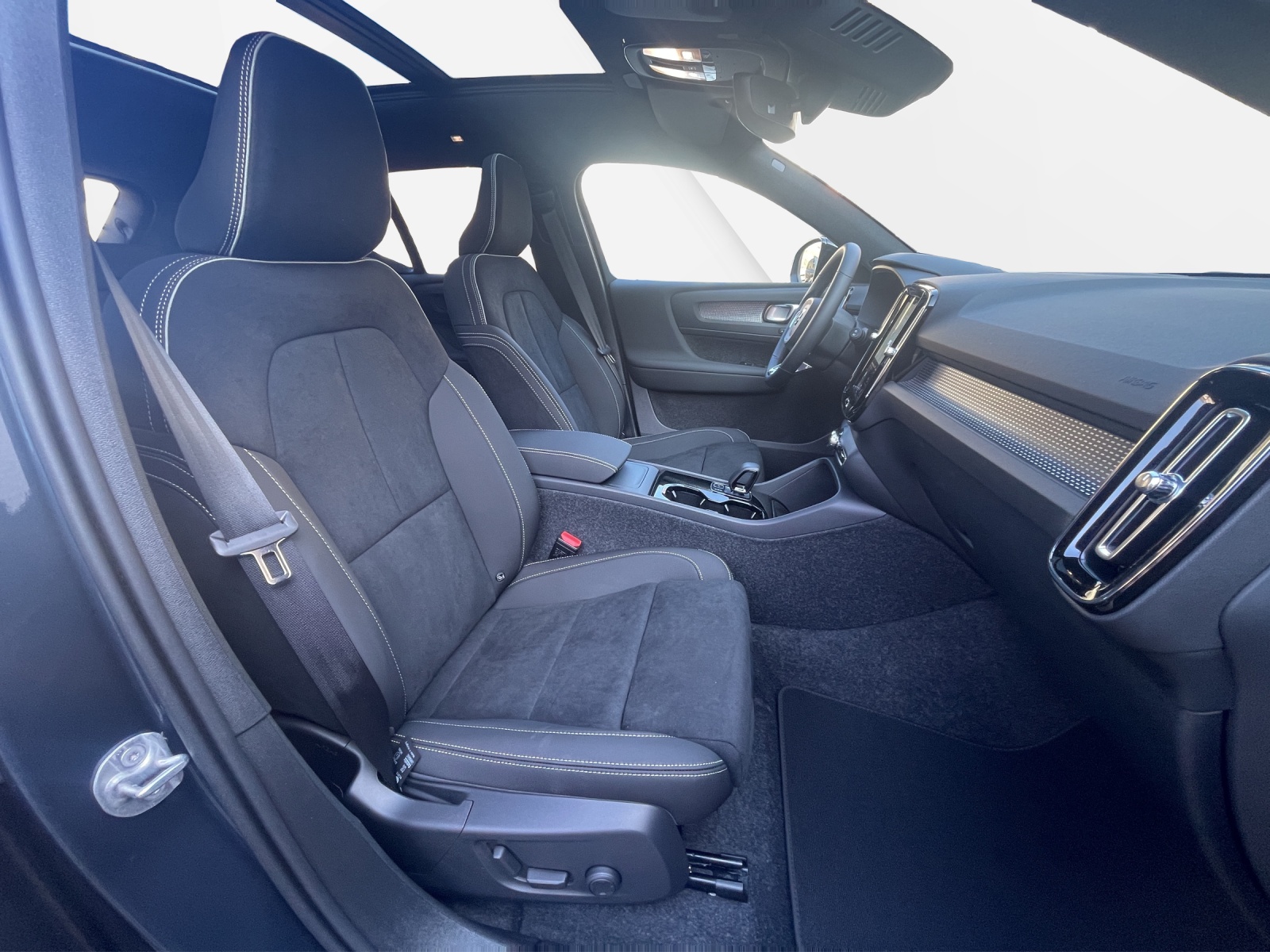 VOLVO EX40 Twin XCENTRIC Edition AWD-image-16