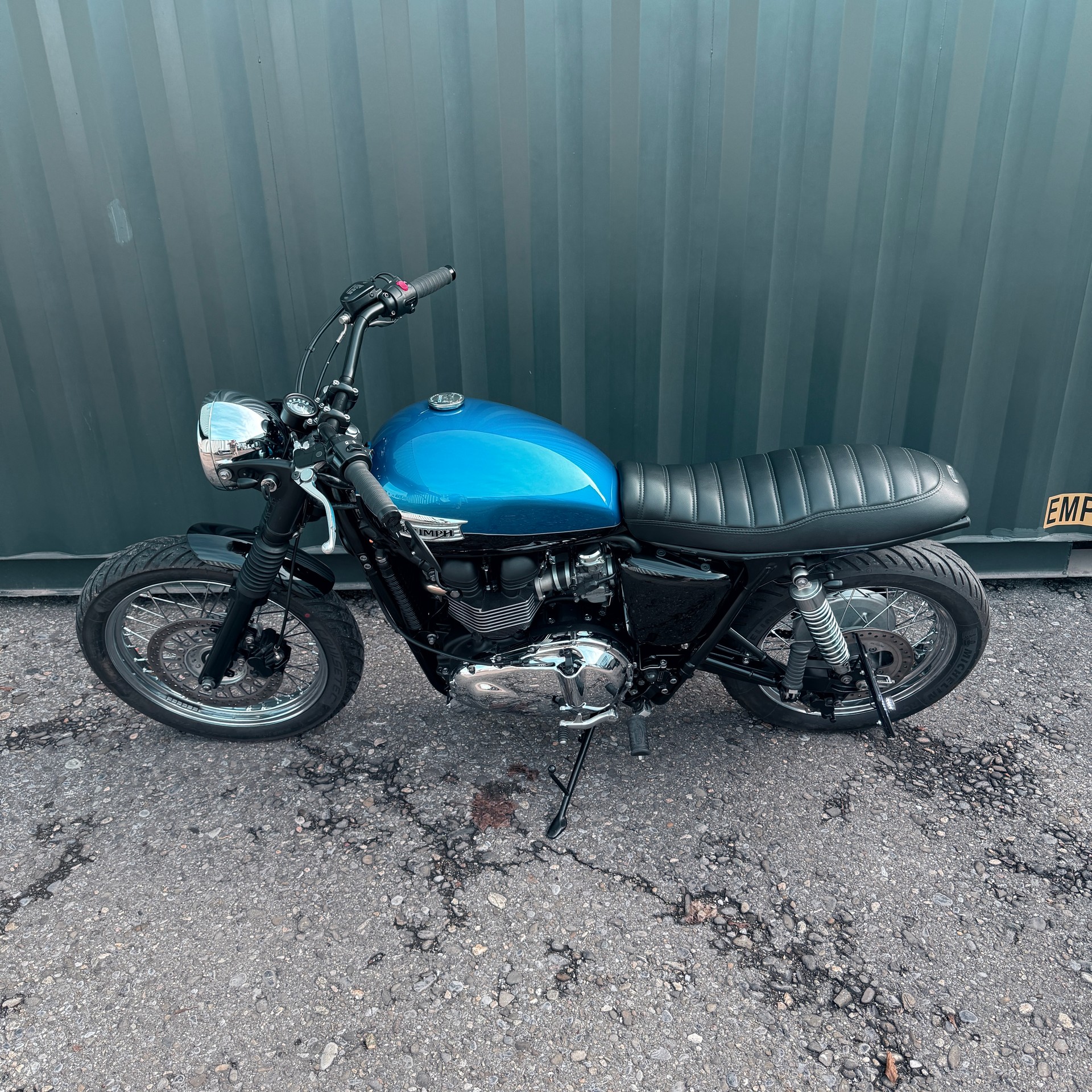 TRIUMPH Bonneville 900 i T 100-image-11