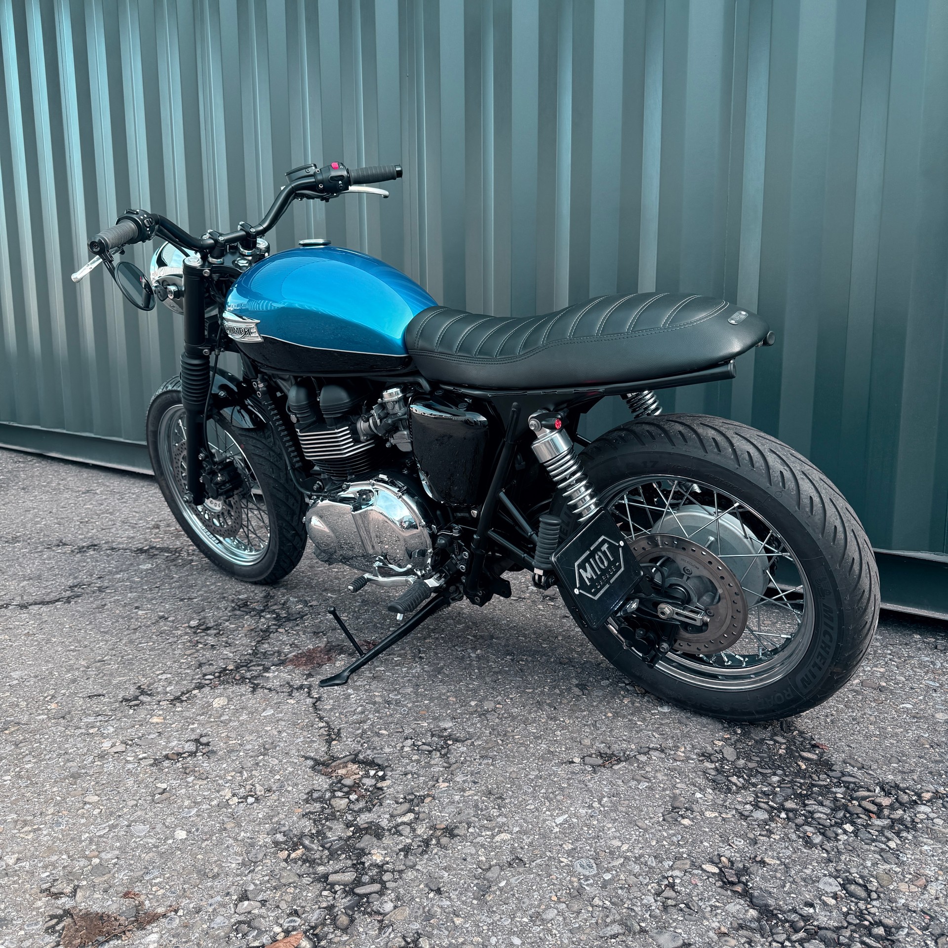 TRIUMPH Bonneville 900 i T 100-showroom-element-1