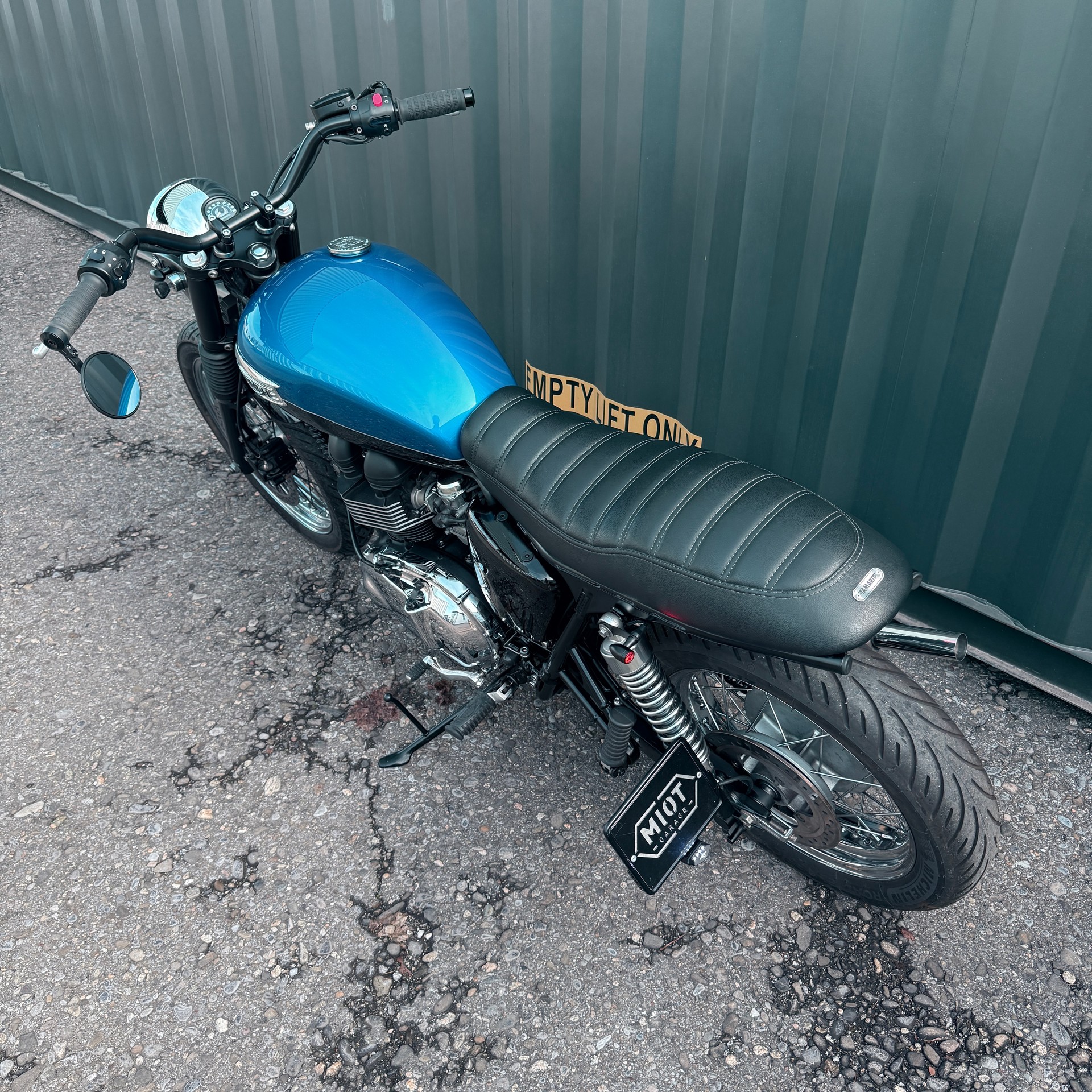 TRIUMPH Bonneville 900 i T 100-image-5