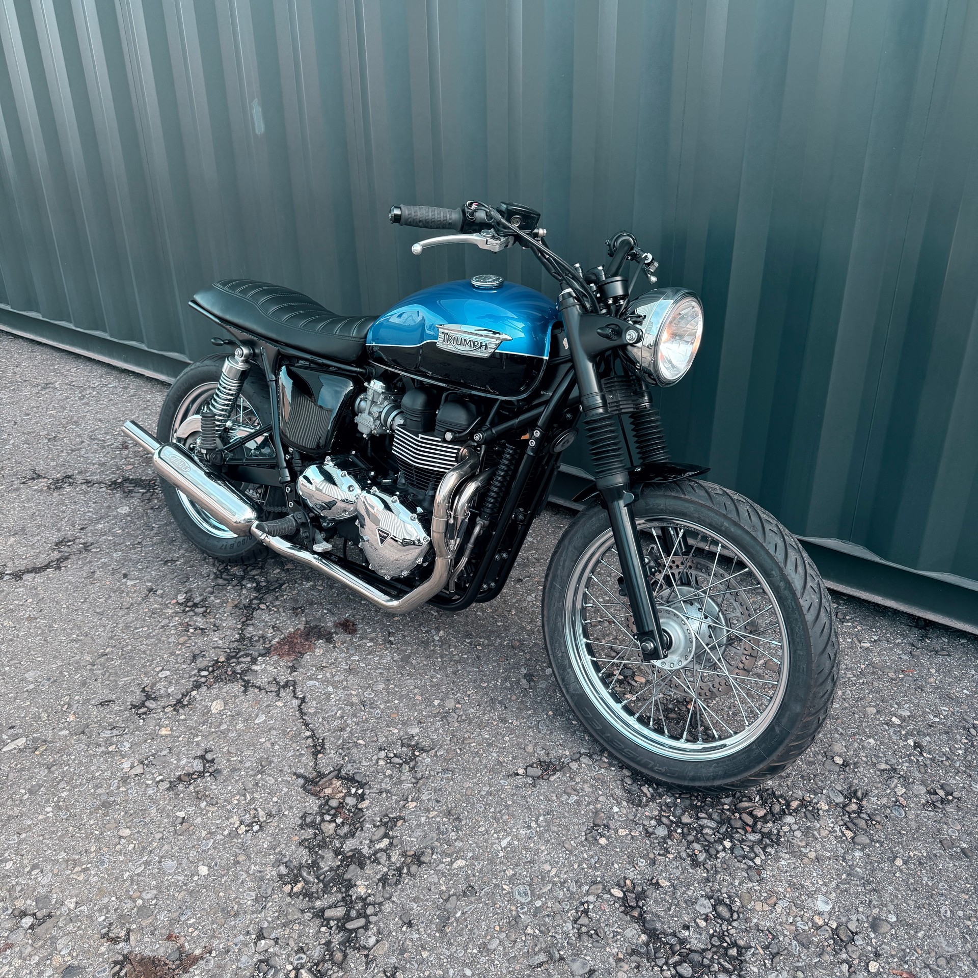 TRIUMPH Bonneville 900 i T 100-showroom-element-2