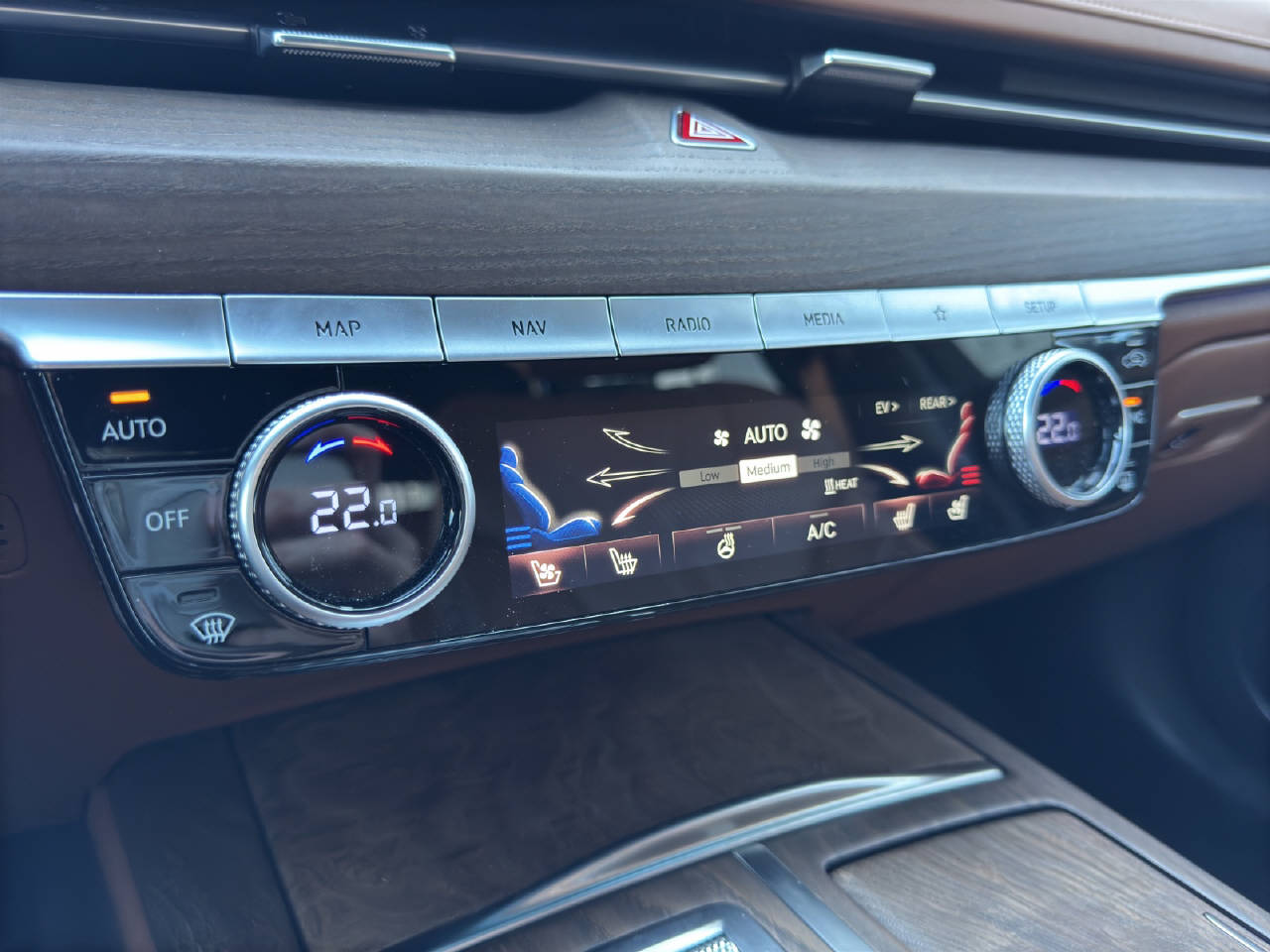 GENESIS G80 Dual Motor Luxury AWD-image-12