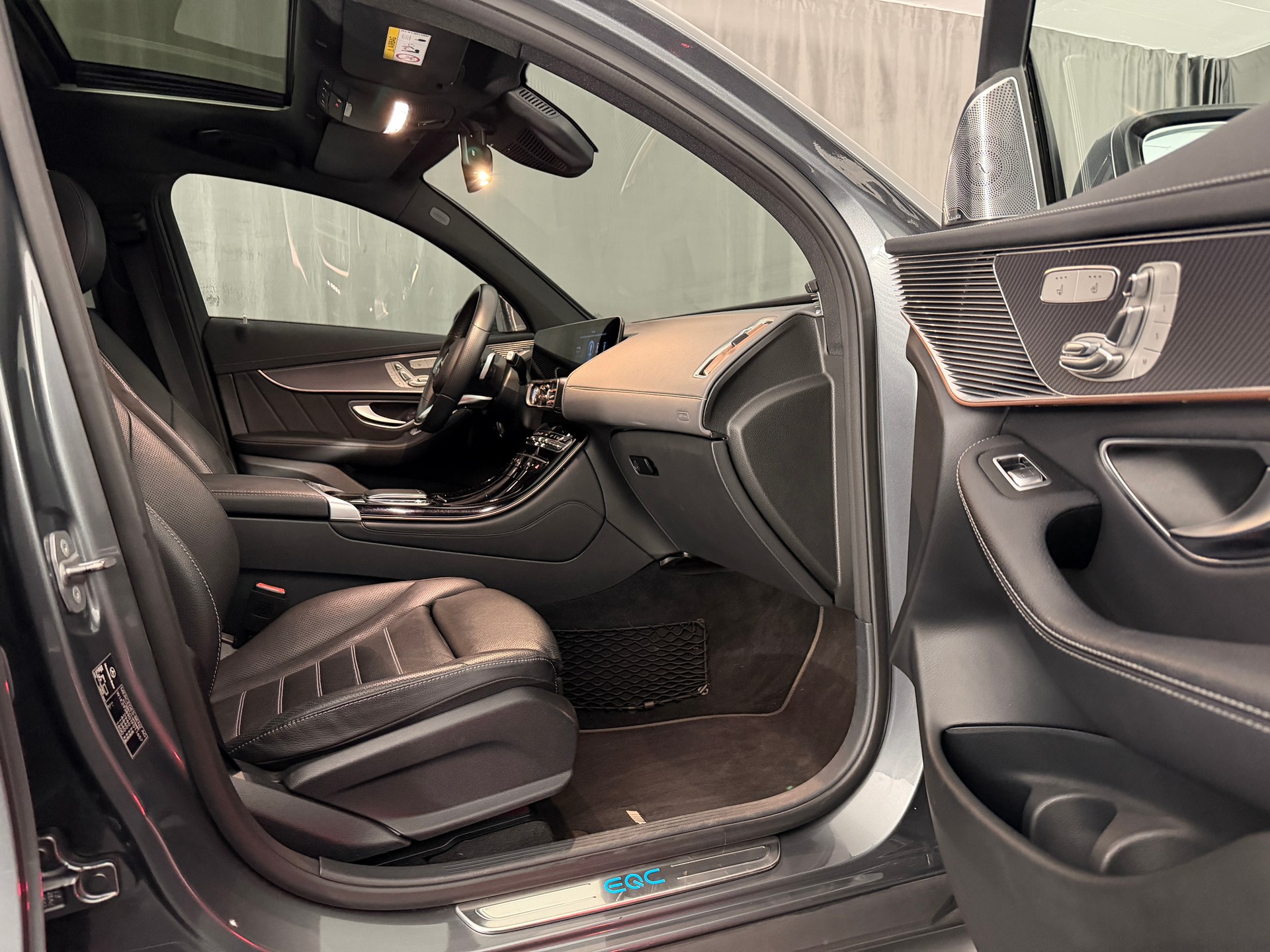MERCEDES-BENZ EQC 400 AMG Line 4Matic-image-5