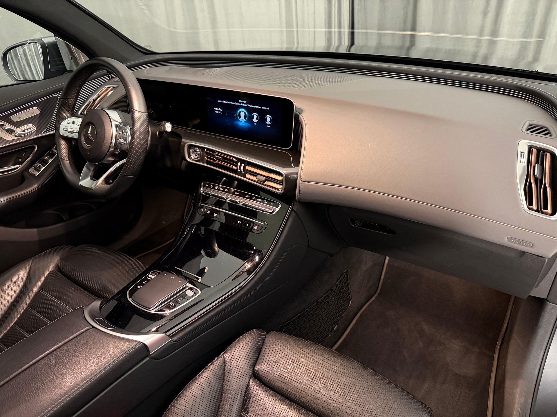 MERCEDES-BENZ EQC 400 AMG Line 4Matic-image-6