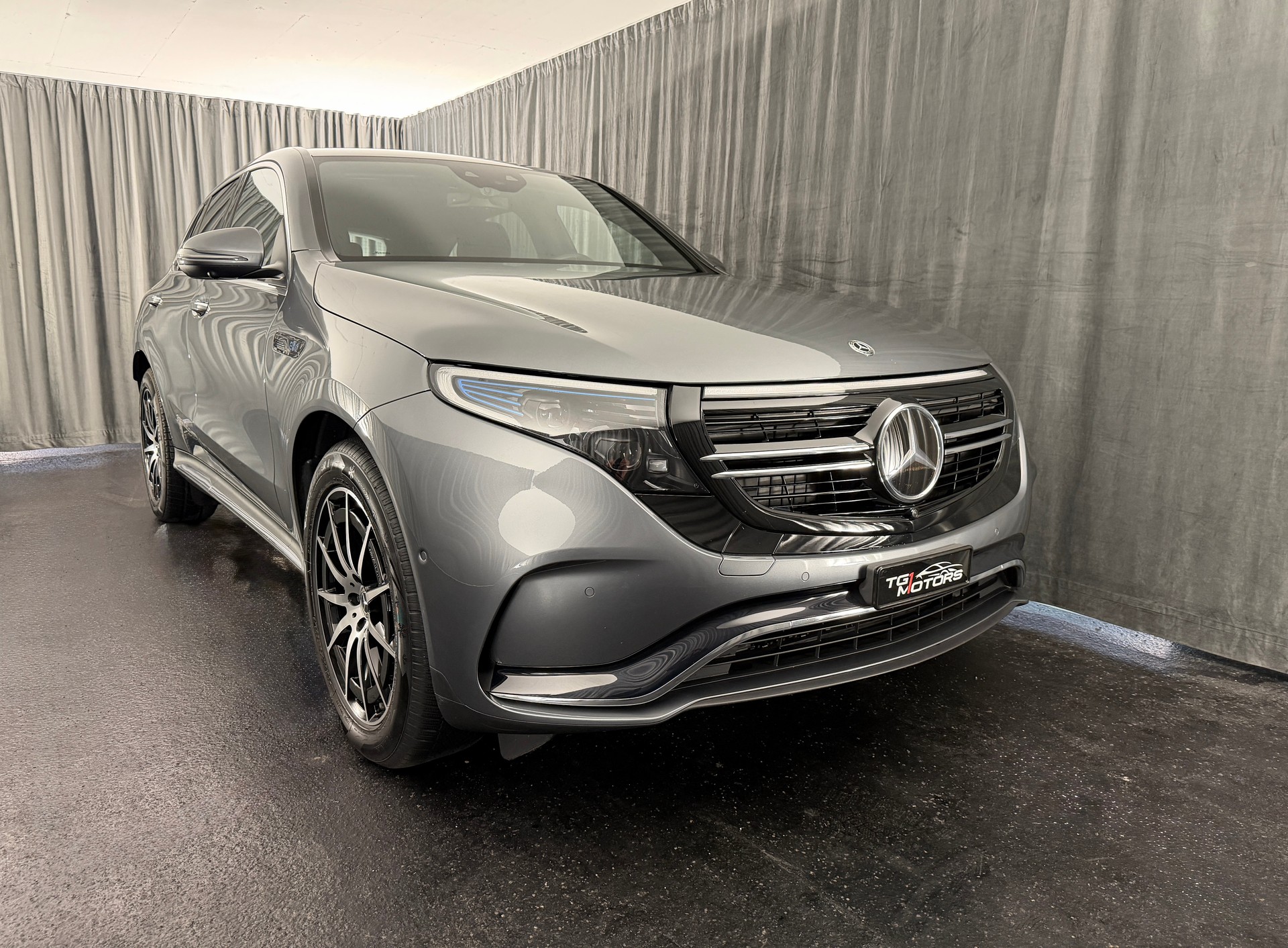 MERCEDES-BENZ EQC 400 AMG Line 4Matic-image-0