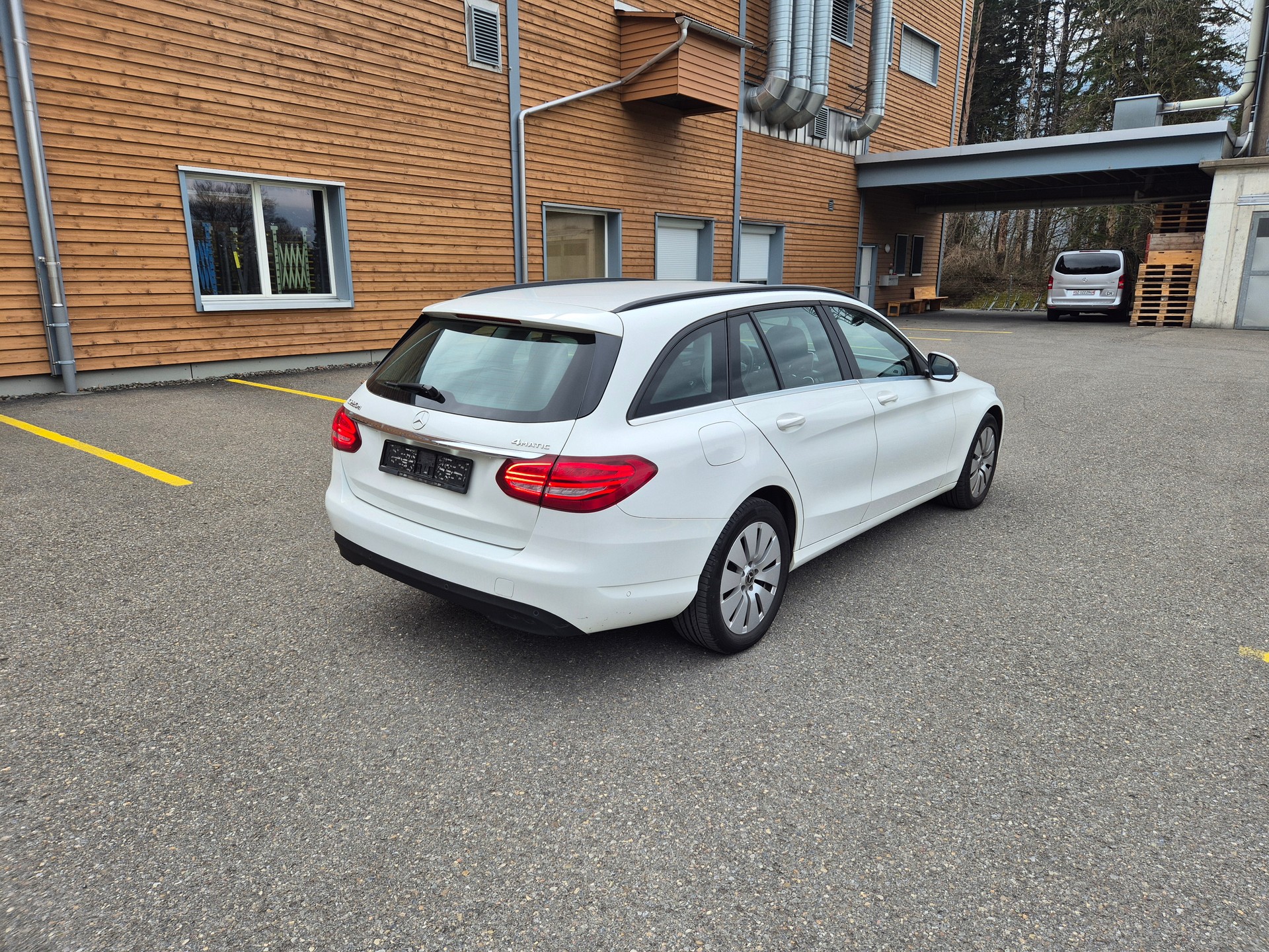 MERCEDES-BENZ C 220 d Swiss Star 4Matic 9G-Tronic-image-3