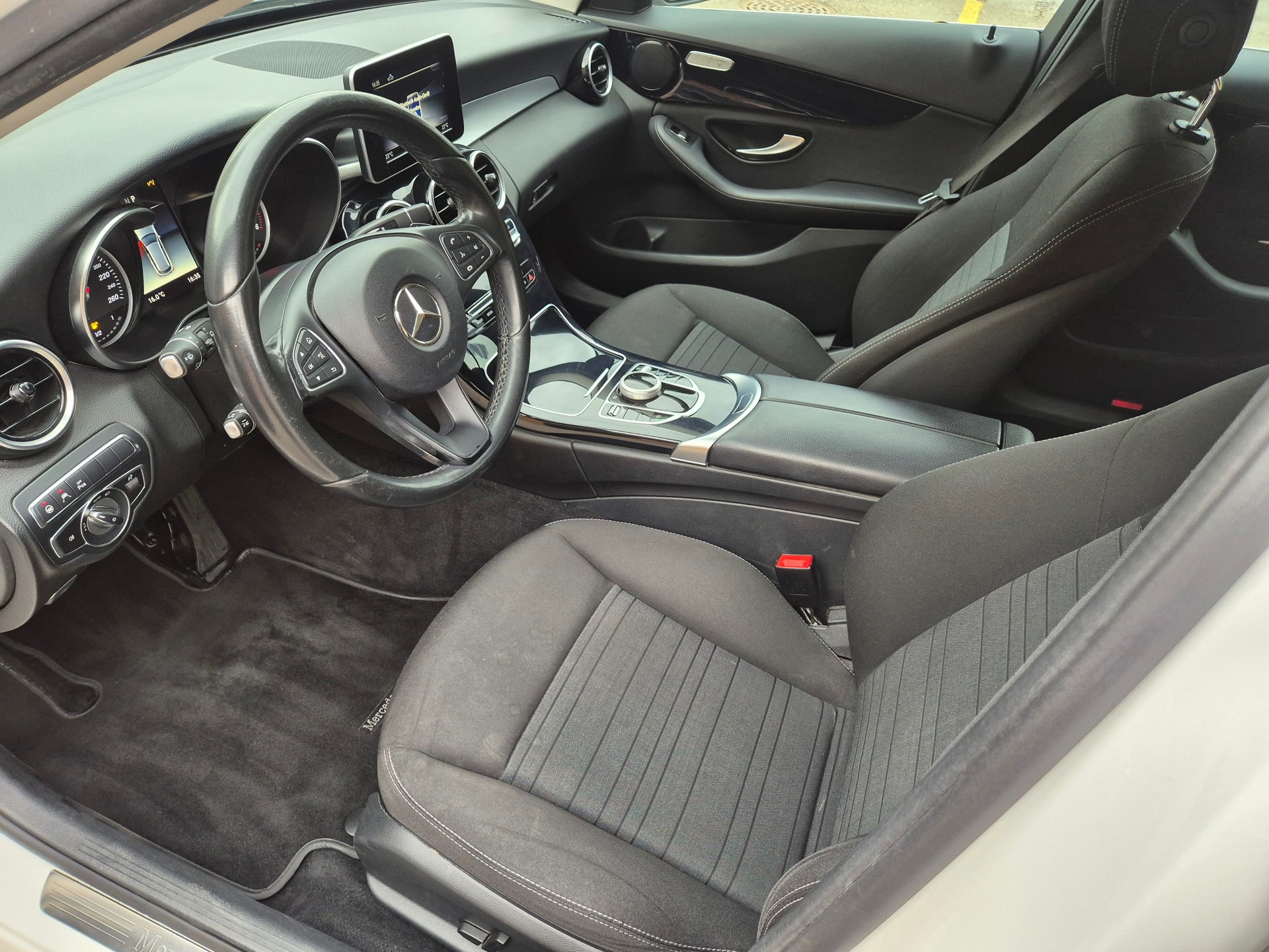 MERCEDES-BENZ C 220 d Swiss Star 4Matic 9G-Tronic-image-5