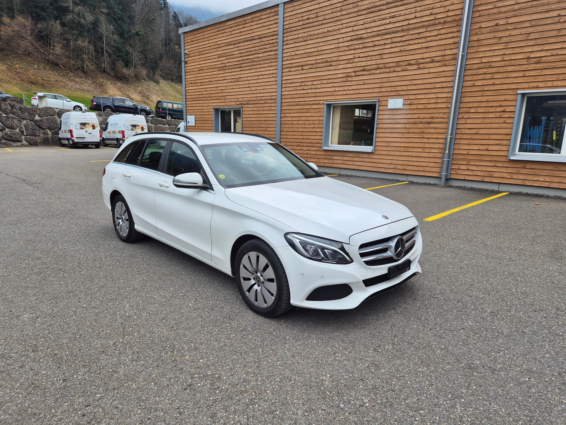 MERCEDES-BENZ C 220 d Swiss Star 4Matic 9G-Tronic-image-2