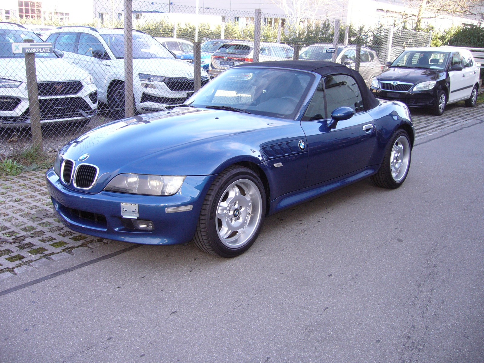 BMW Z3 1.9i Roadster-showroom-element-1