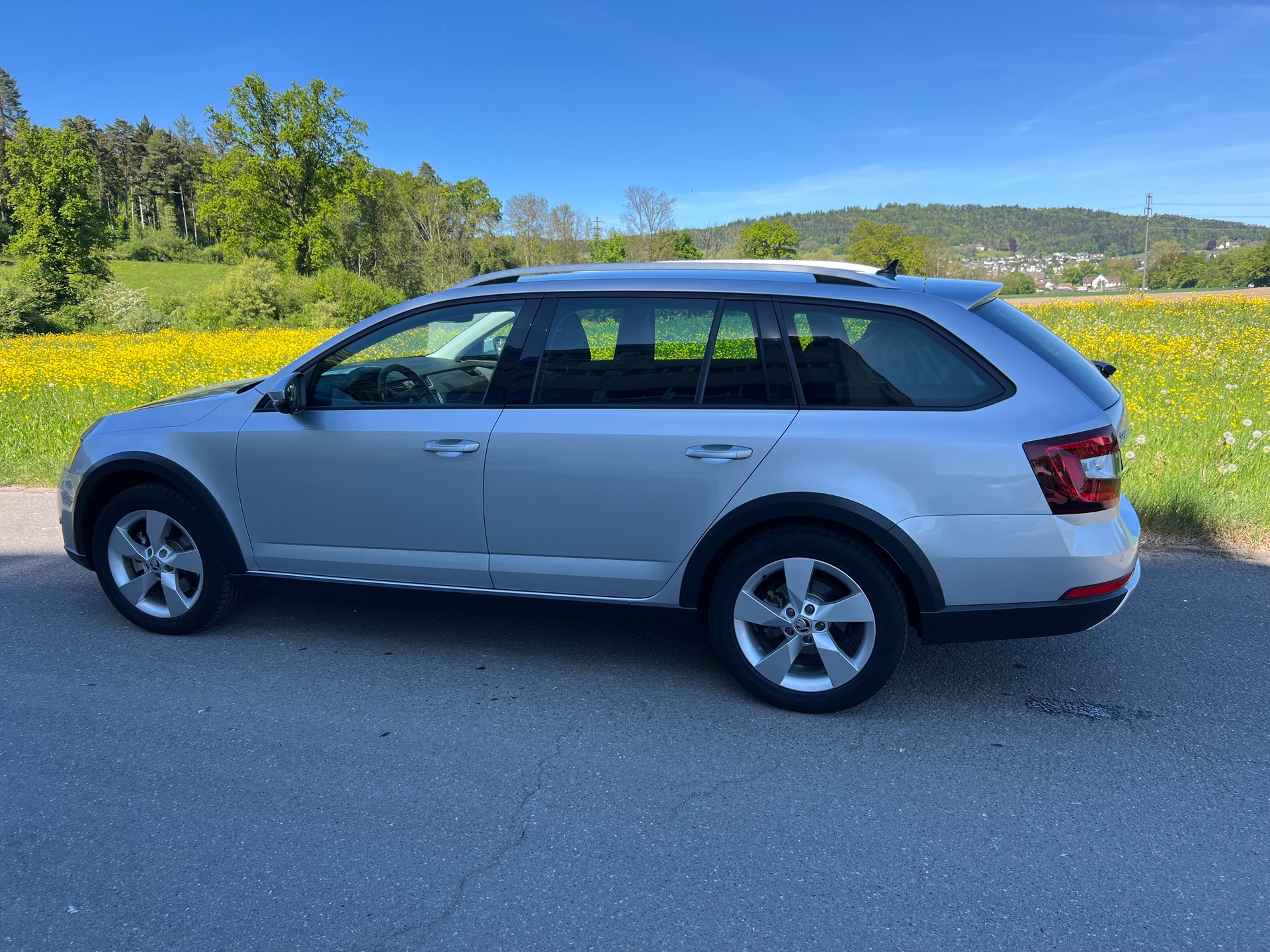 SKODA Octavia Combi 1.8 TSI Scout 4x4 DSG-image-2