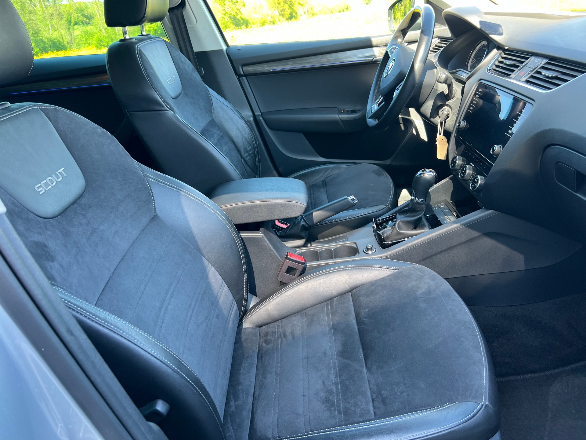 SKODA Octavia Combi 1.8 TSI Scout 4x4 DSG-image-5