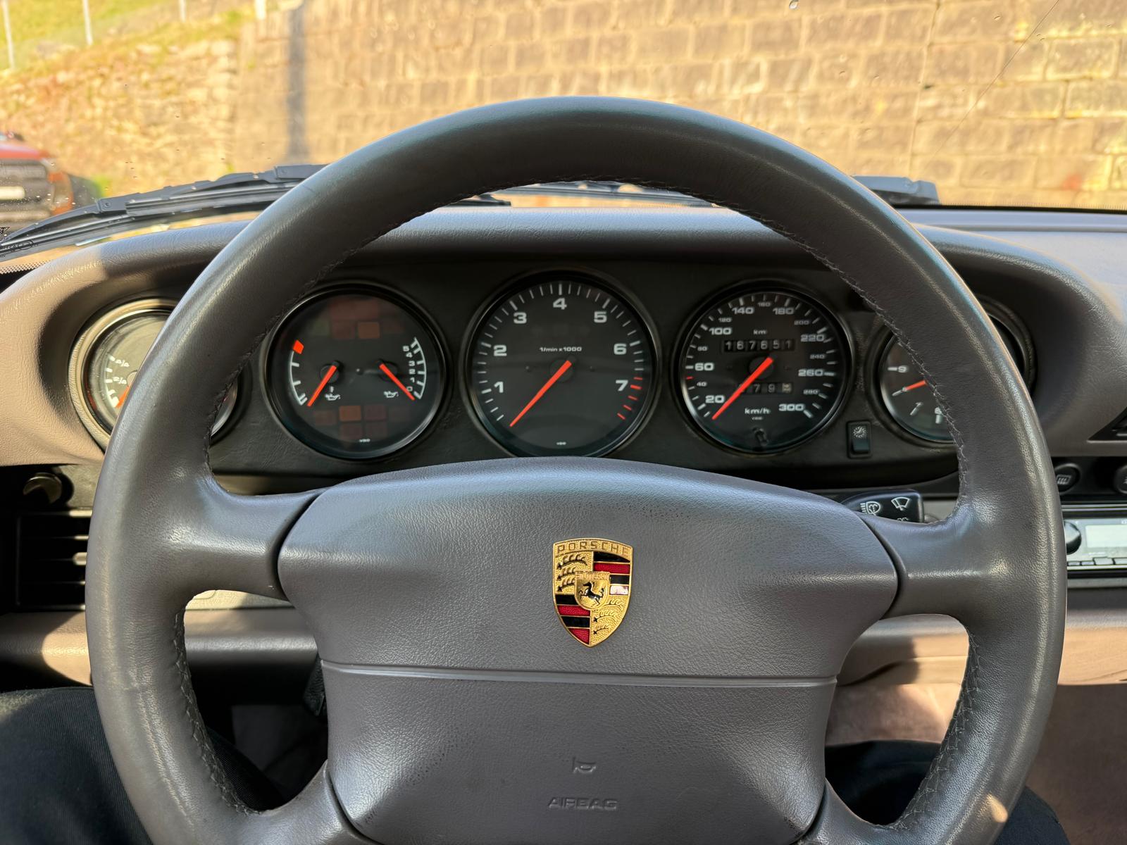 PORSCHE 911 Carrera-image-11