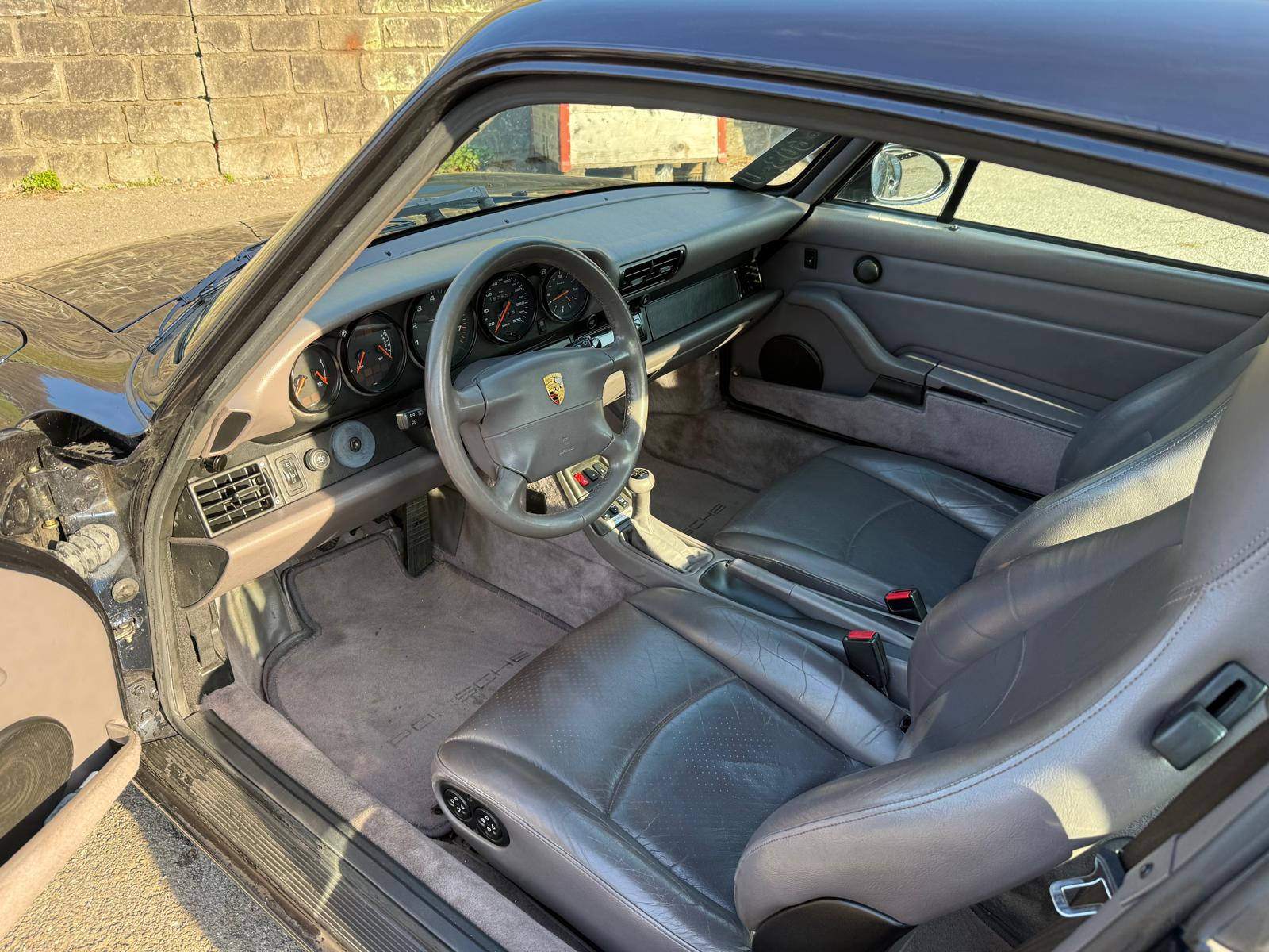 PORSCHE 911 Carrera-image-8