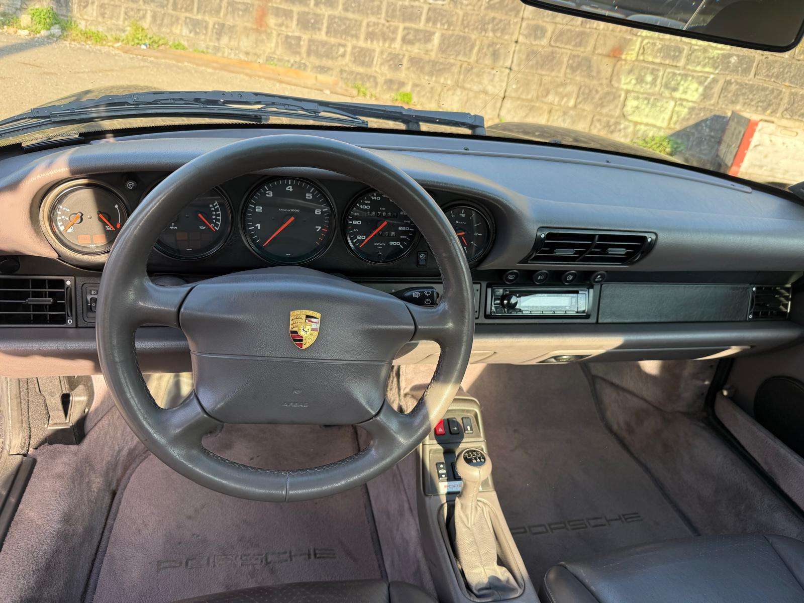 PORSCHE 911 Carrera-image-10