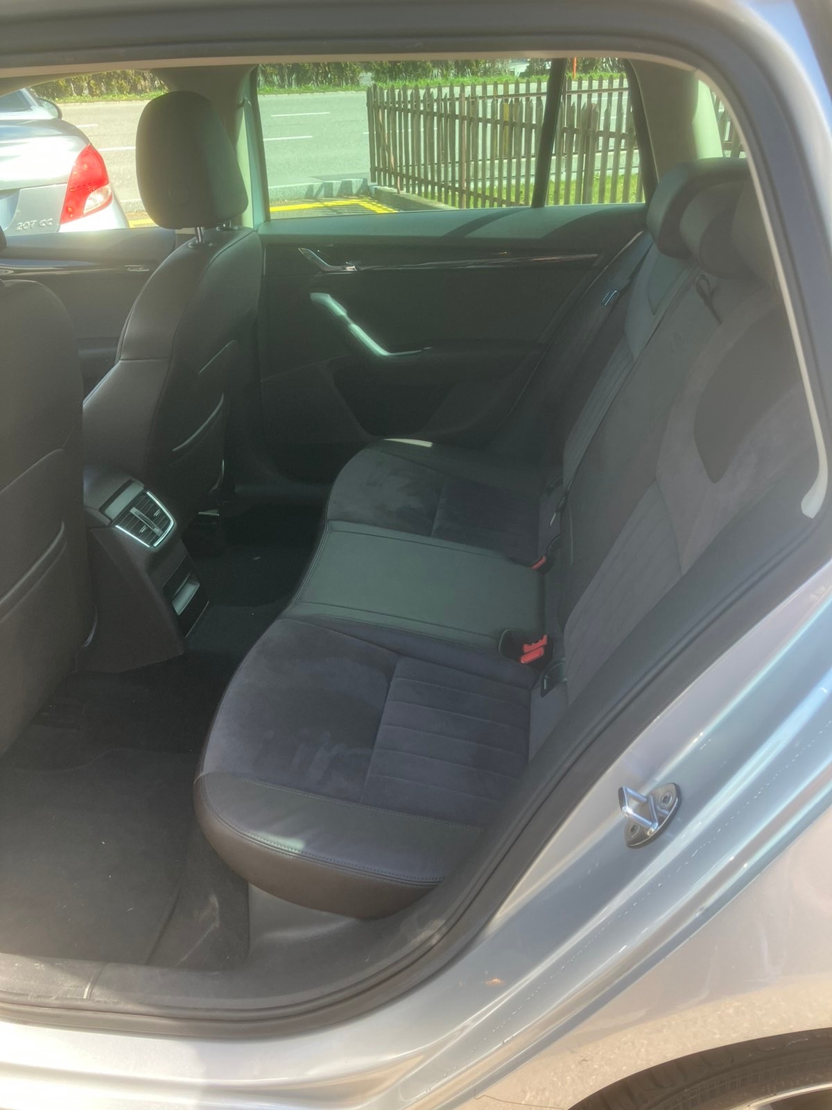 SKODA Octavia Combi 2.0 TDI Ambition 4x4 DSG-image-6