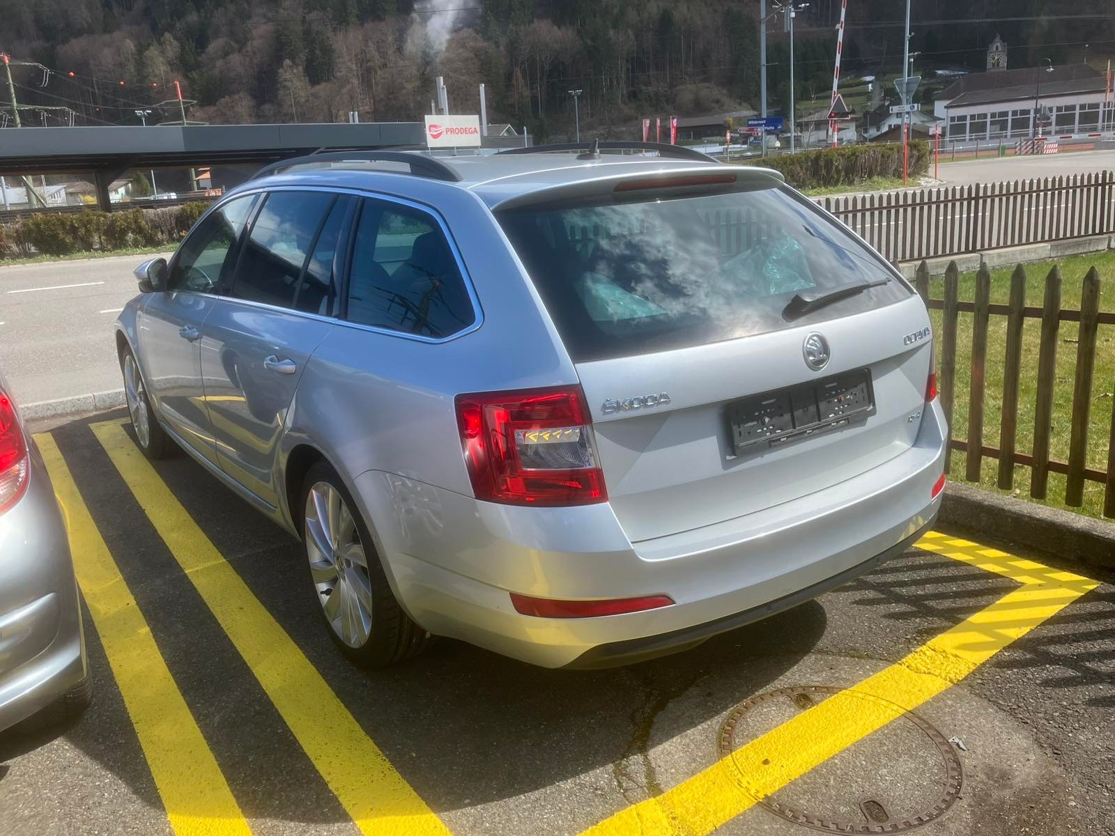SKODA Octavia Combi 2.0 TDI Ambition 4x4 DSG-image-3