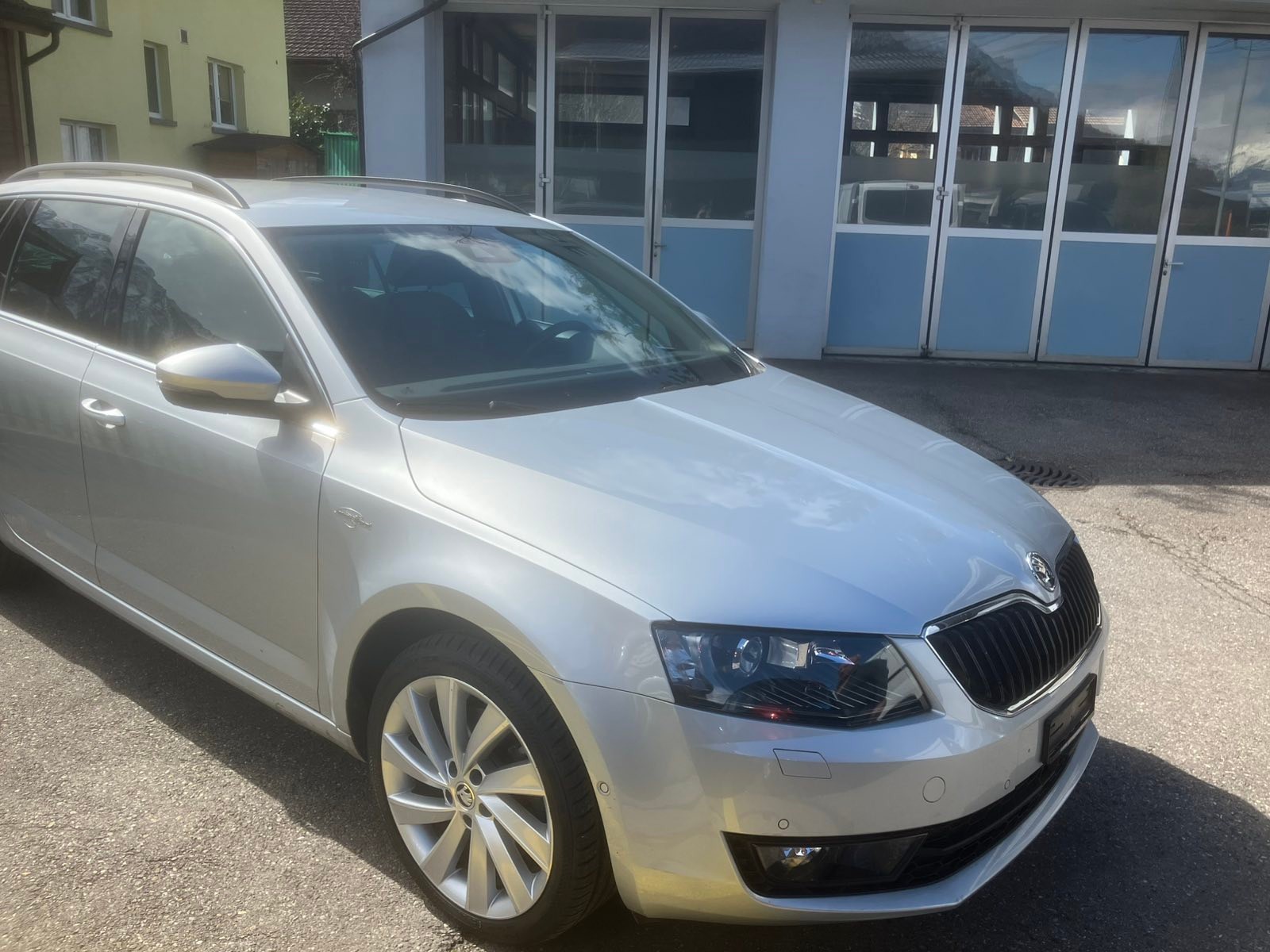 SKODA Octavia Combi 2.0 TDI Ambition 4x4 DSG-image-1
