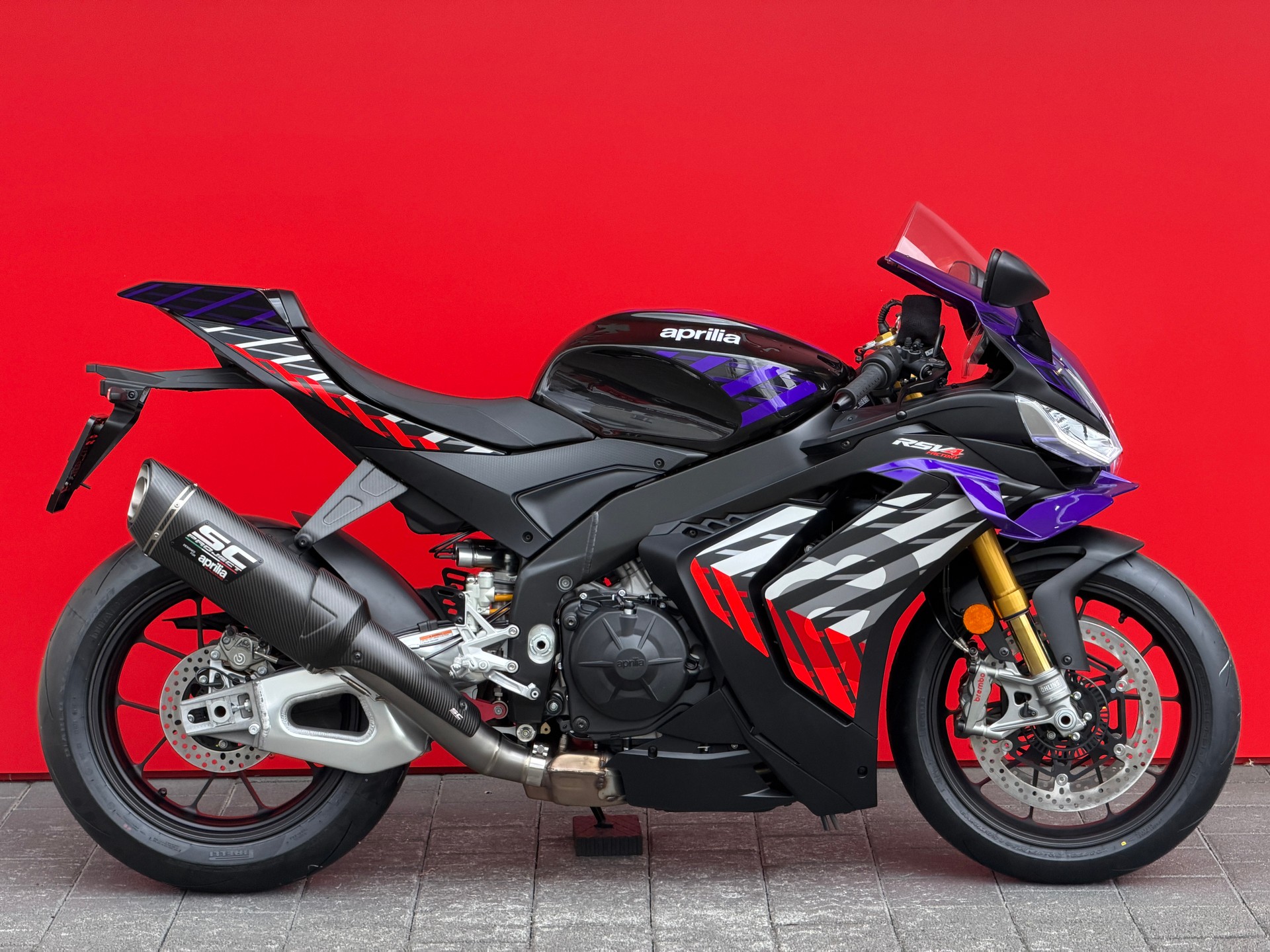 APRILIA RSV4 1100 E5+ Factory-showroom-element-1