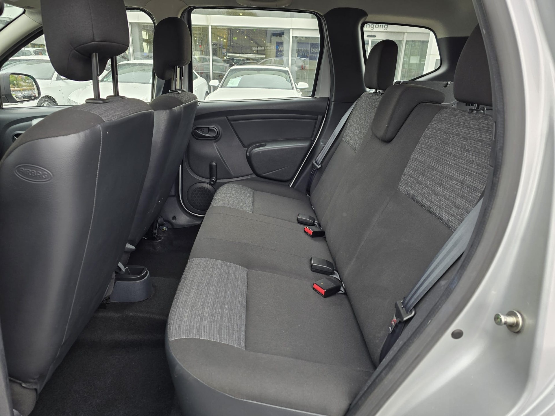 DACIA Duster 1.6 Lauréate 4x4-image-12