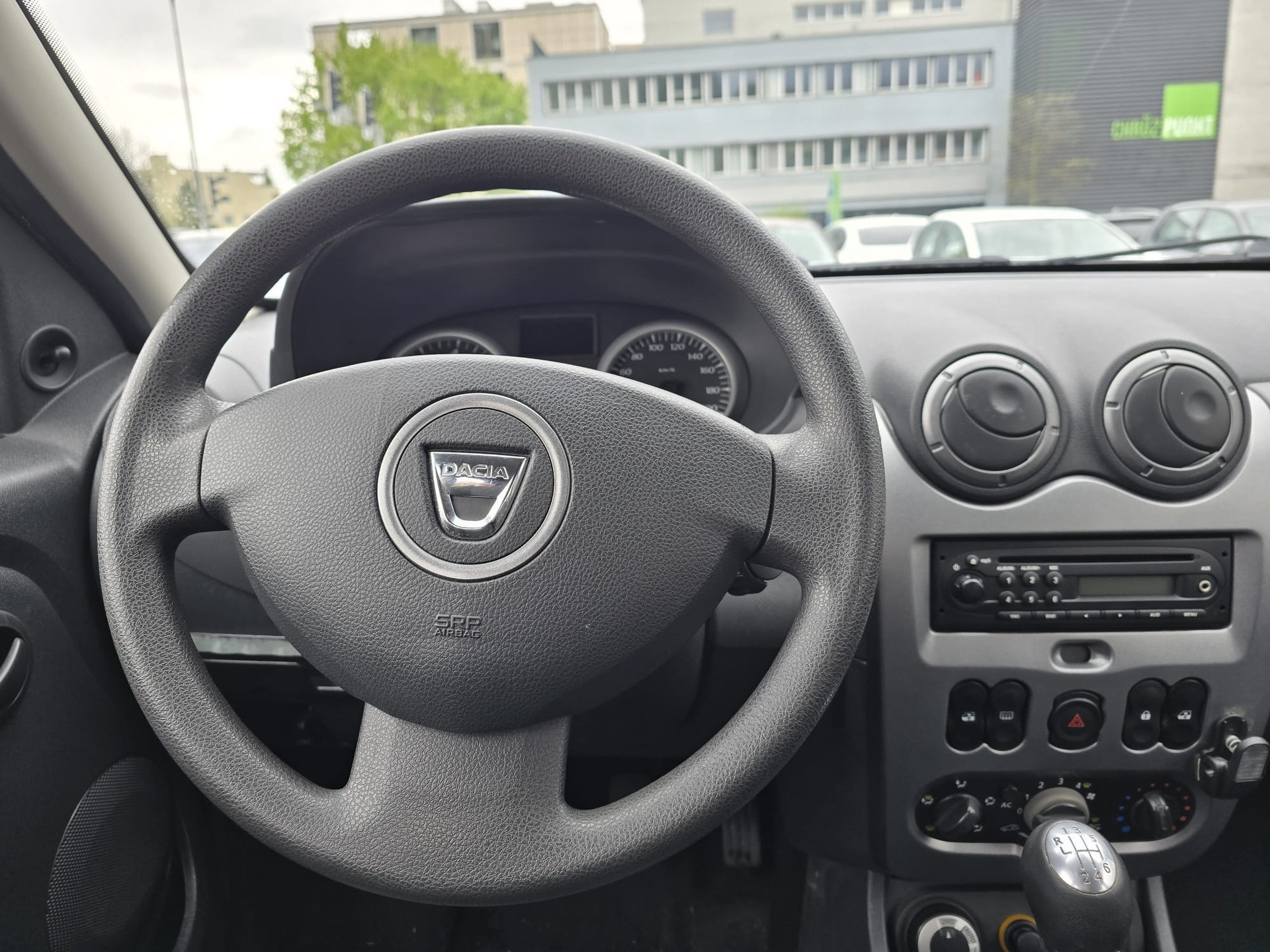 DACIA Duster 1.6 Lauréate 4x4-image-16