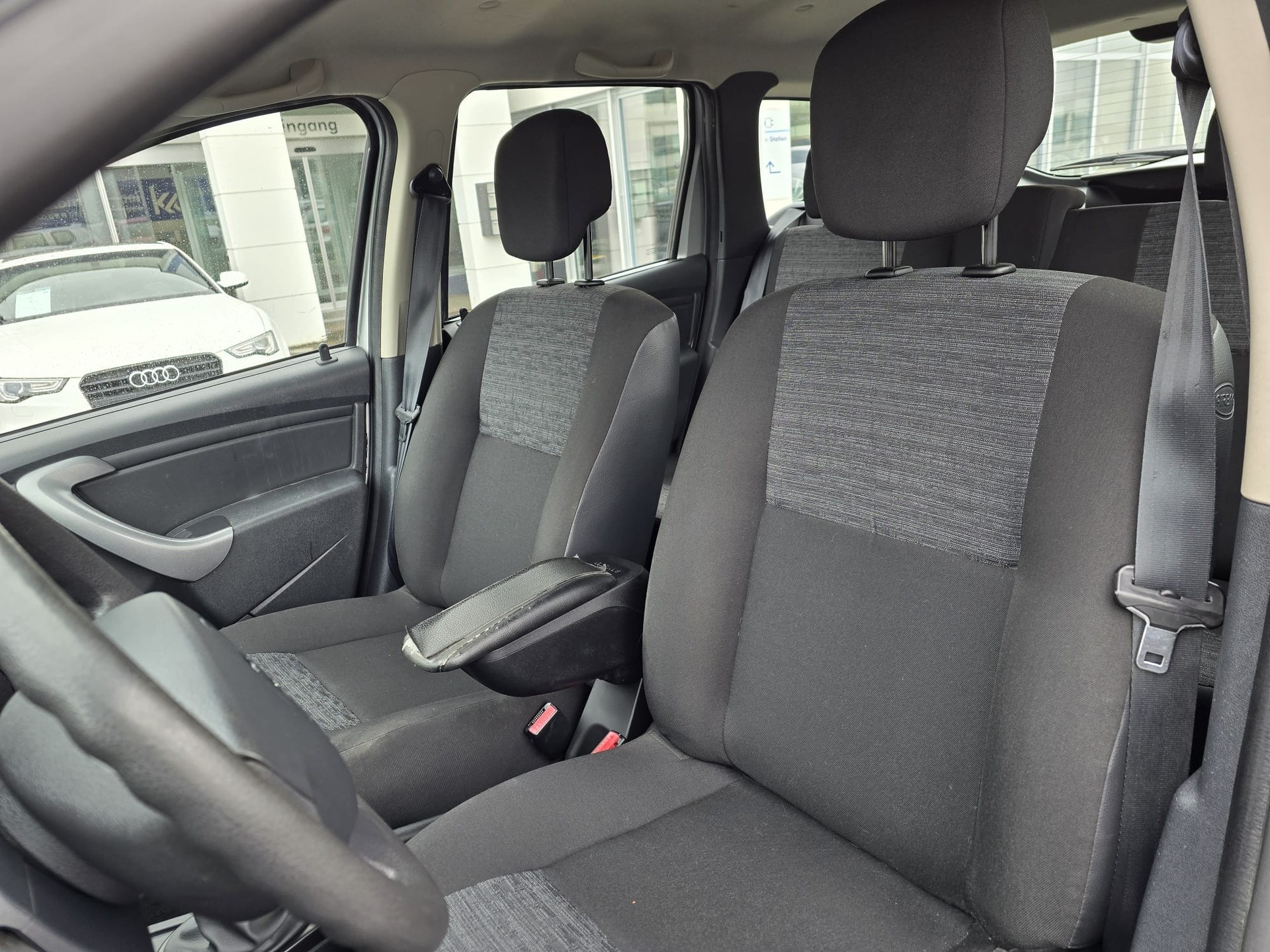DACIA Duster 1.6 Lauréate 4x4-image-15