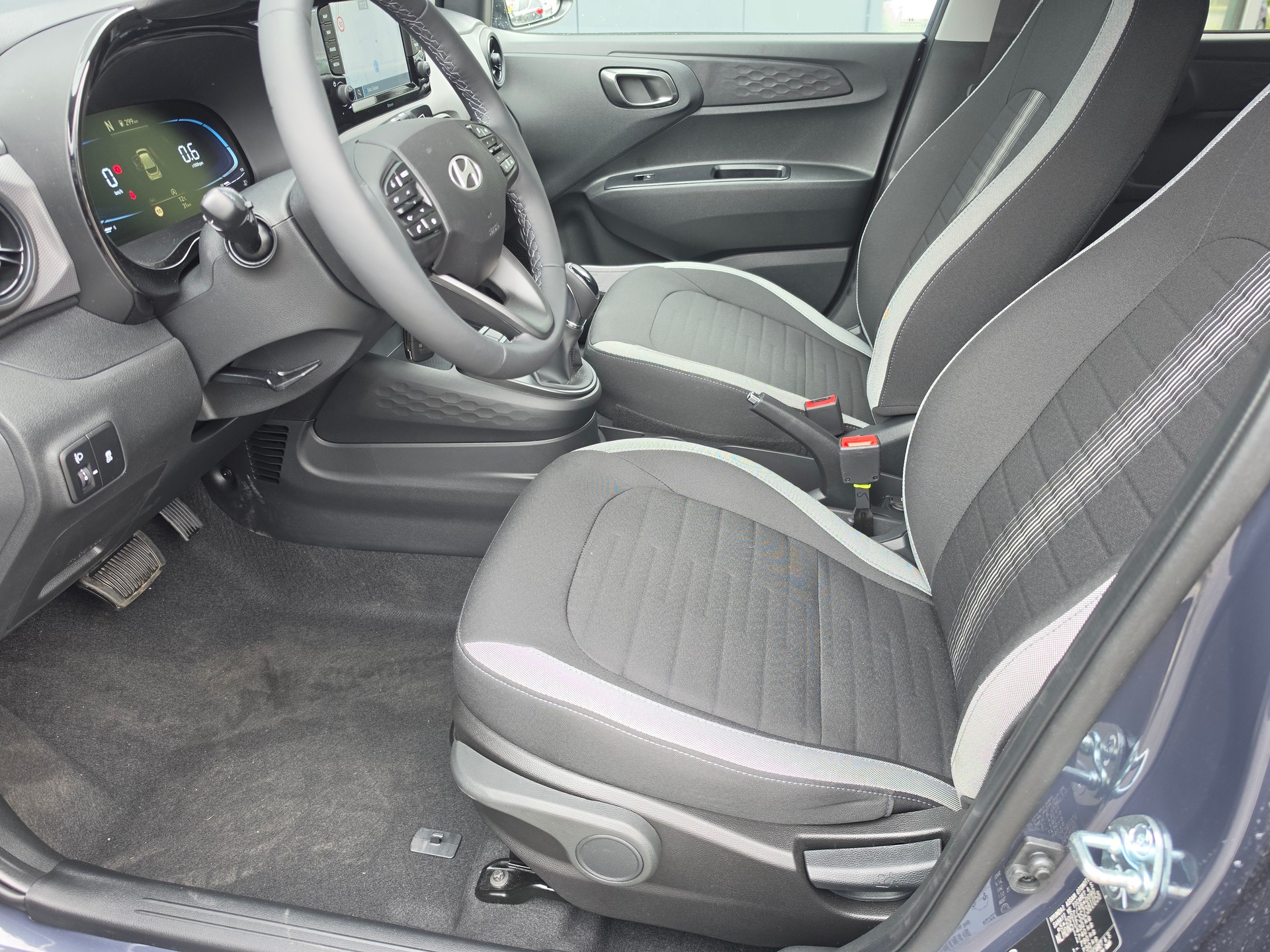 HYUNDAI i10 1.2 Amplia Aut.-image-2