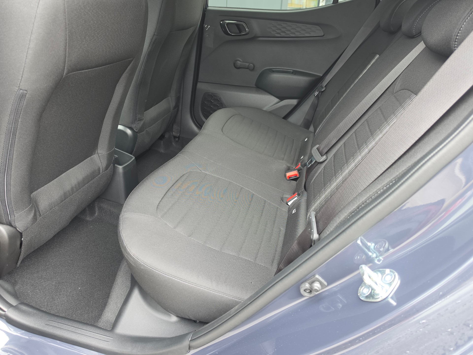 HYUNDAI i10 1.2 Amplia Aut.-image-9