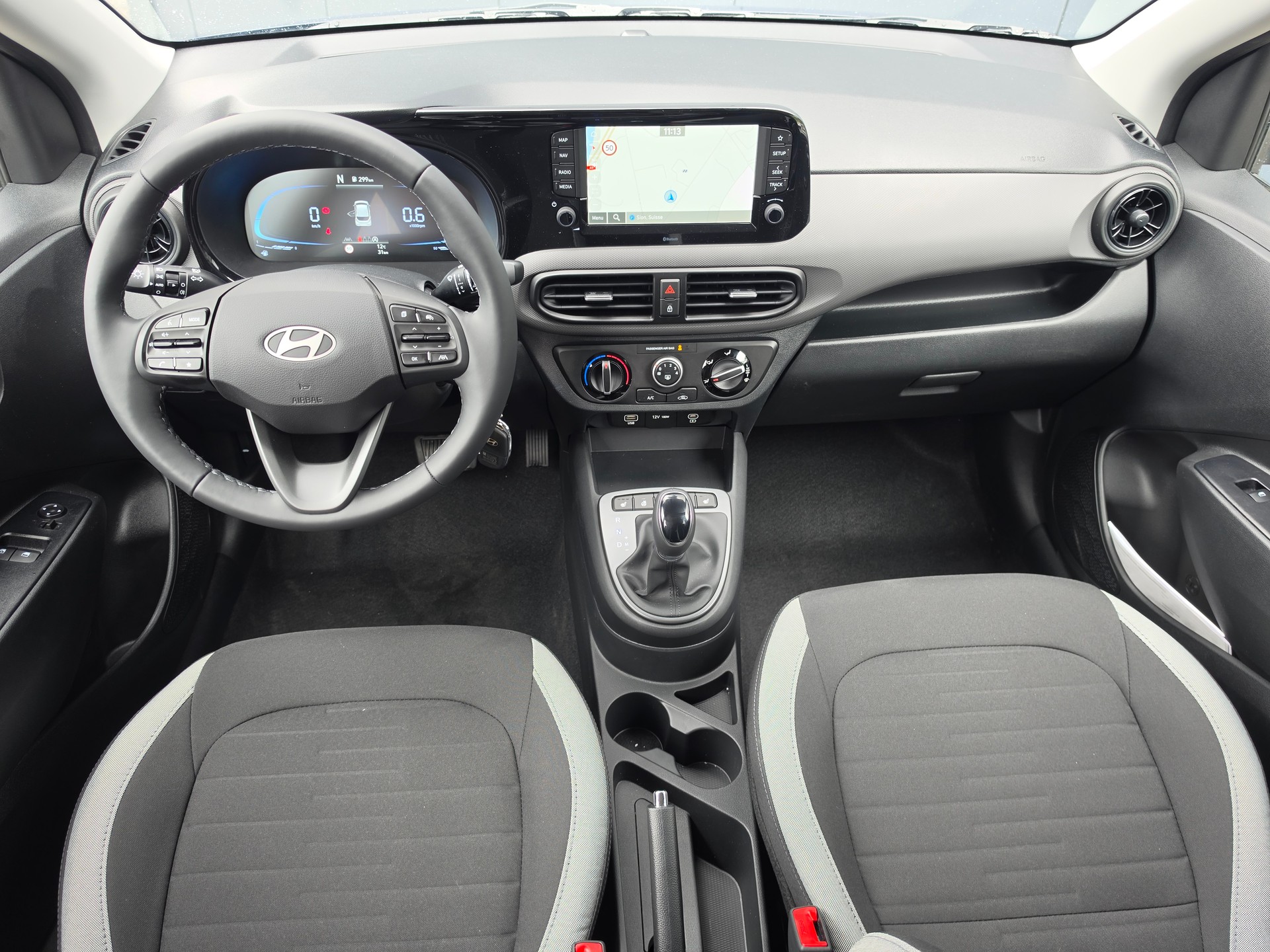 HYUNDAI i10 1.2 Amplia Aut.-image-3