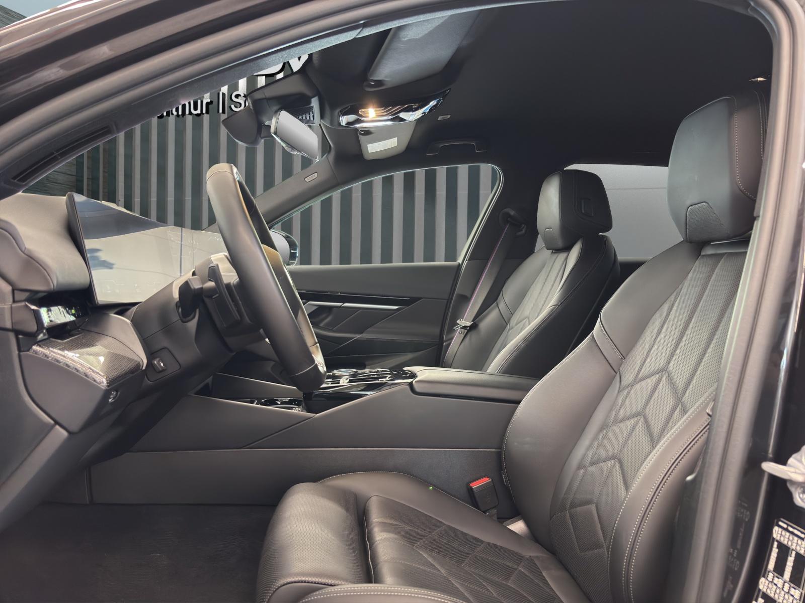BMW 540d xDrive Touring M SPORTPAKET PRO (Import)-image-16