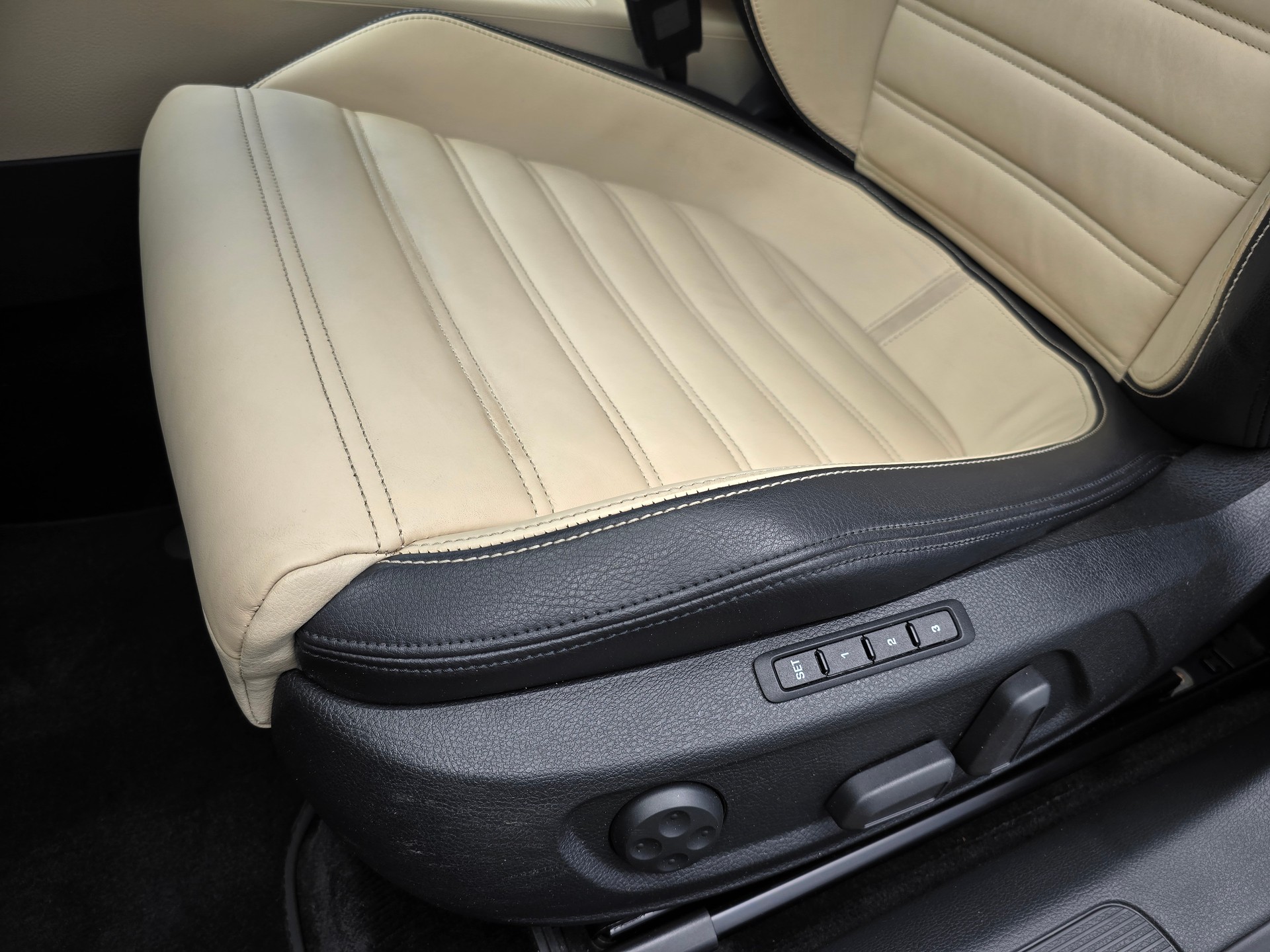 VW Passat CC 3.6 V6 300 PS FSI 4Motion DSG-image-26