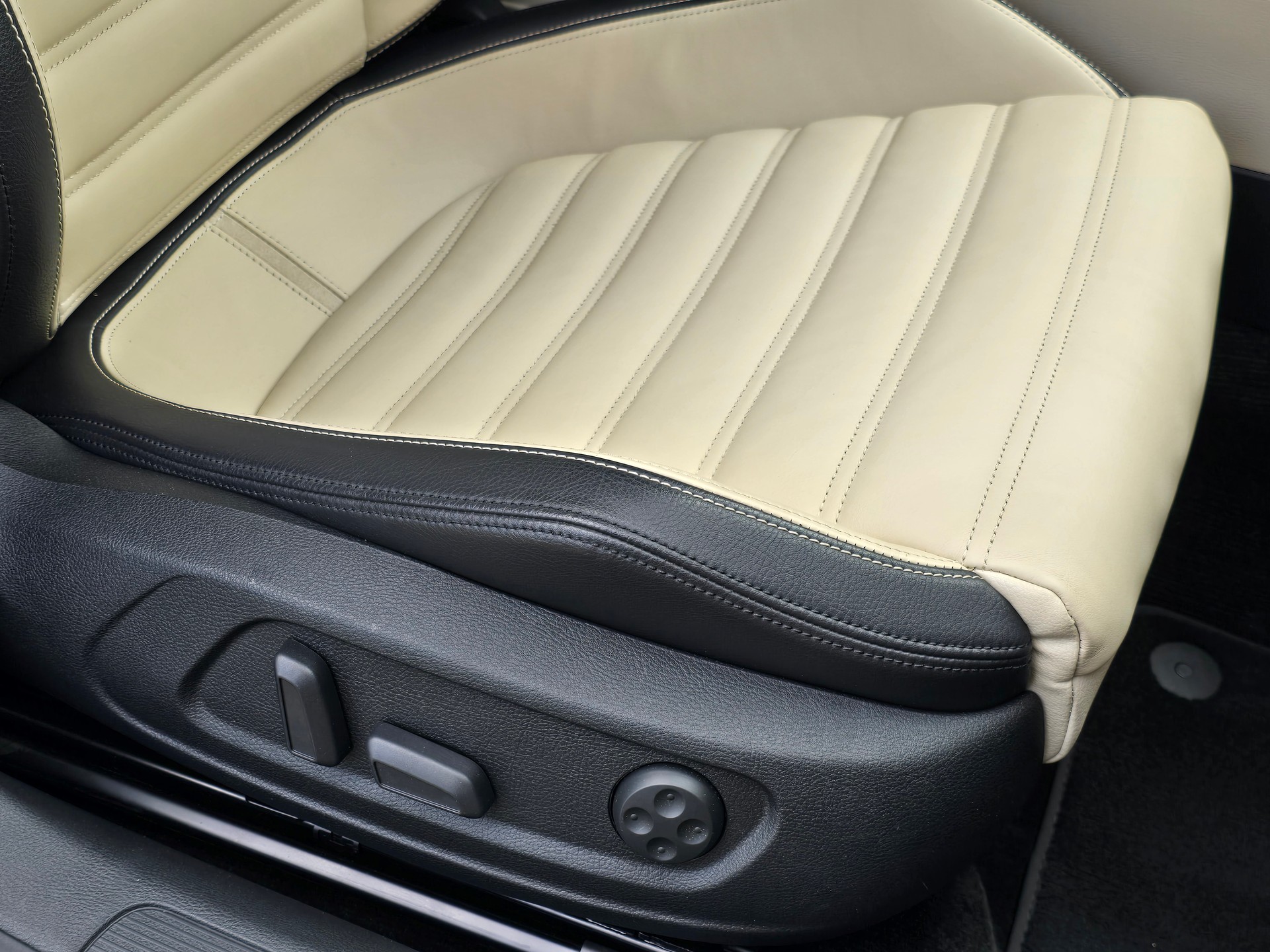 VW Passat CC 3.6 V6 300 PS FSI 4Motion DSG-image-27