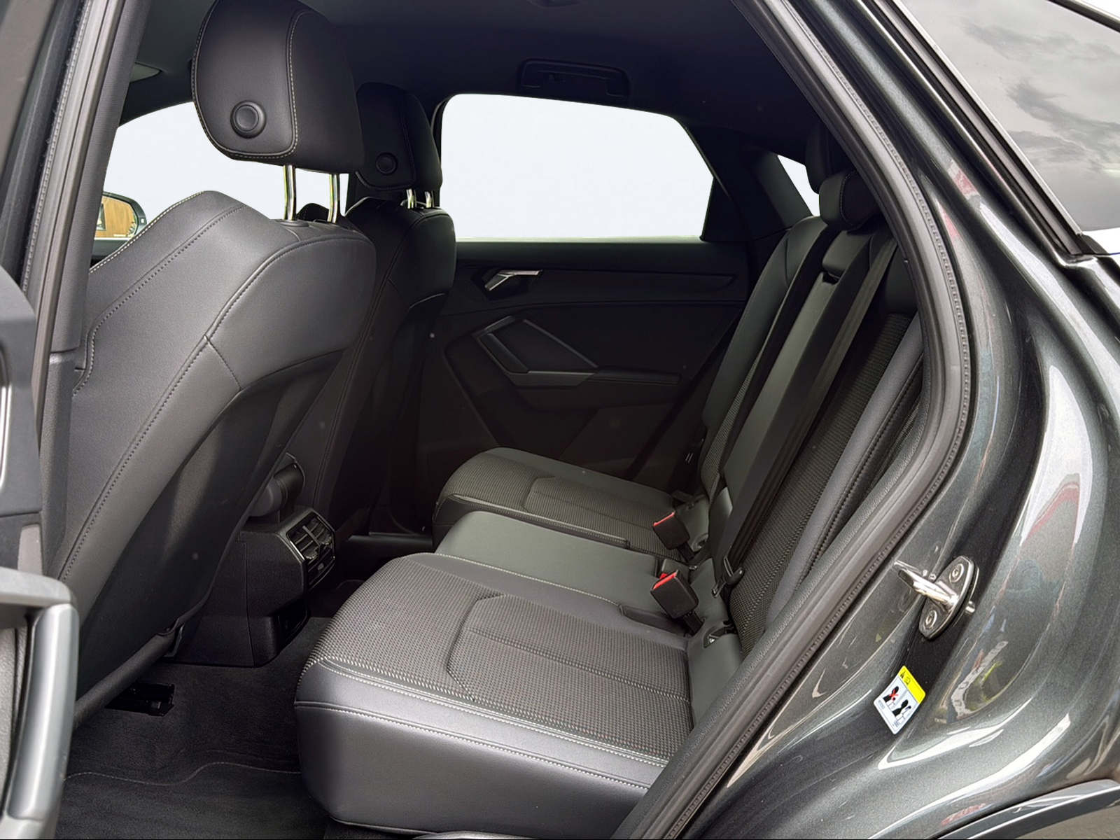 AUDI Q3 Sportback 35 TFSI Attraction S-tronic-image-12
