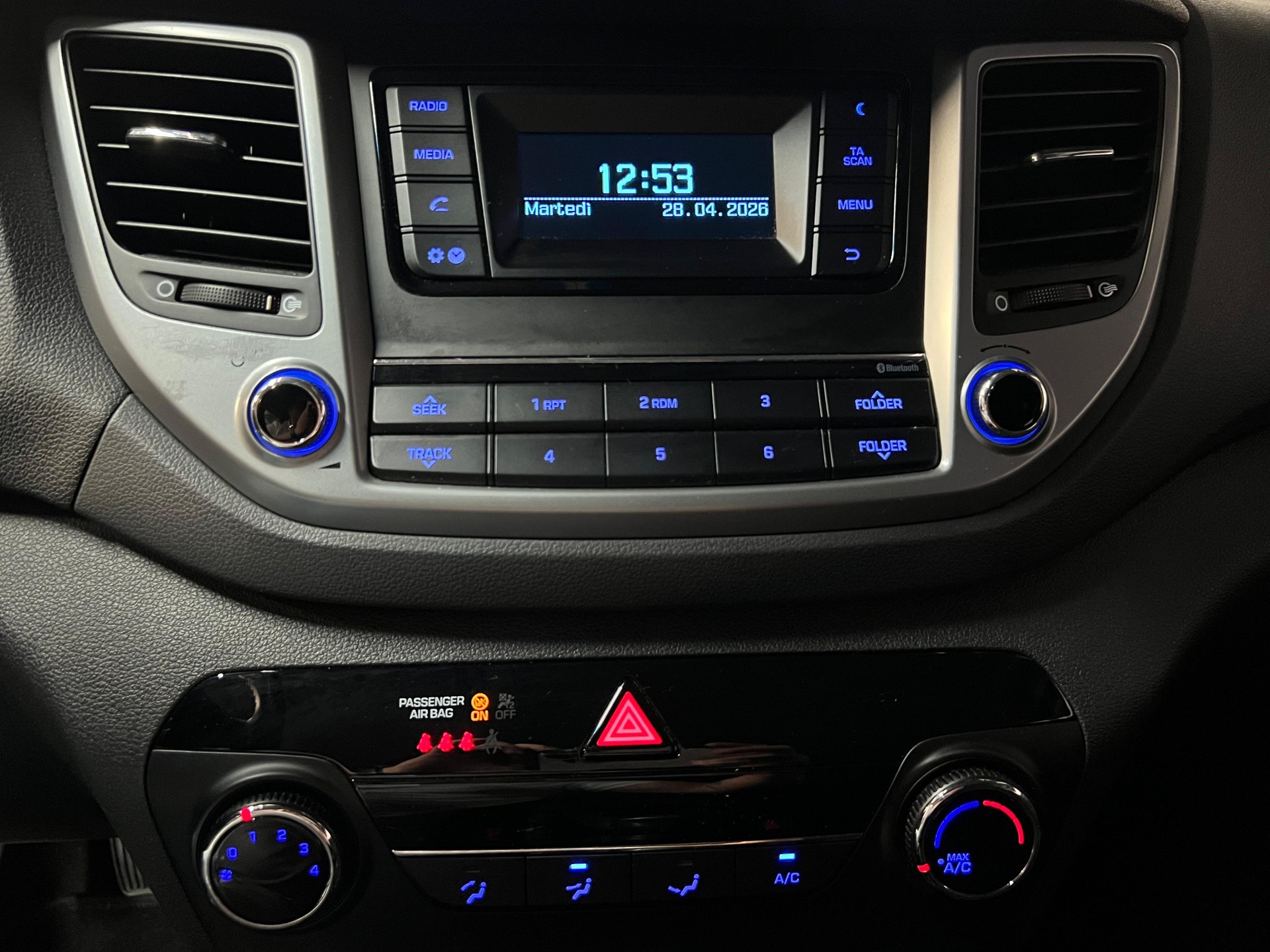 HYUNDAI Tucson 1.7 CRDI Origo 2WD-image-17