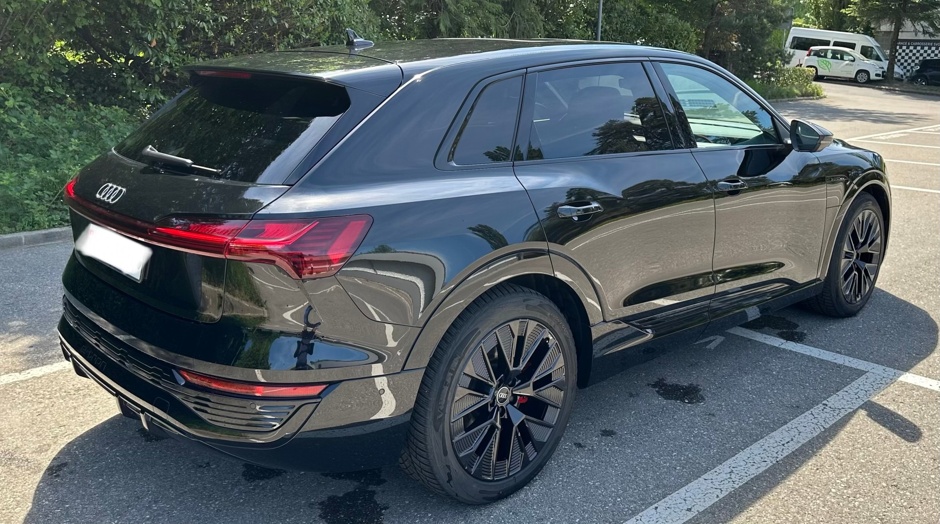 AUDI Q8 55 e-tron Black Edition quattro 408PS/300KW-image-3