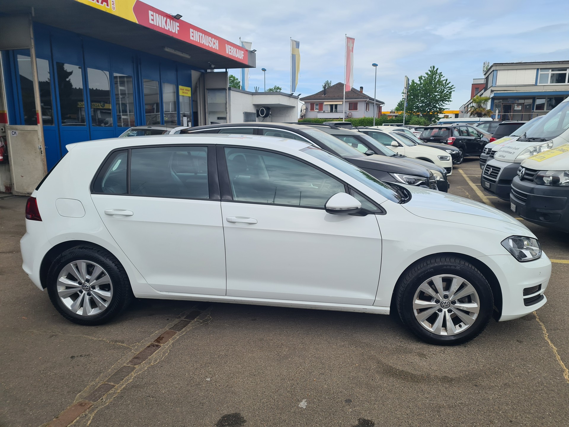 VW Golf 1.2 TSI Trendline-image-1