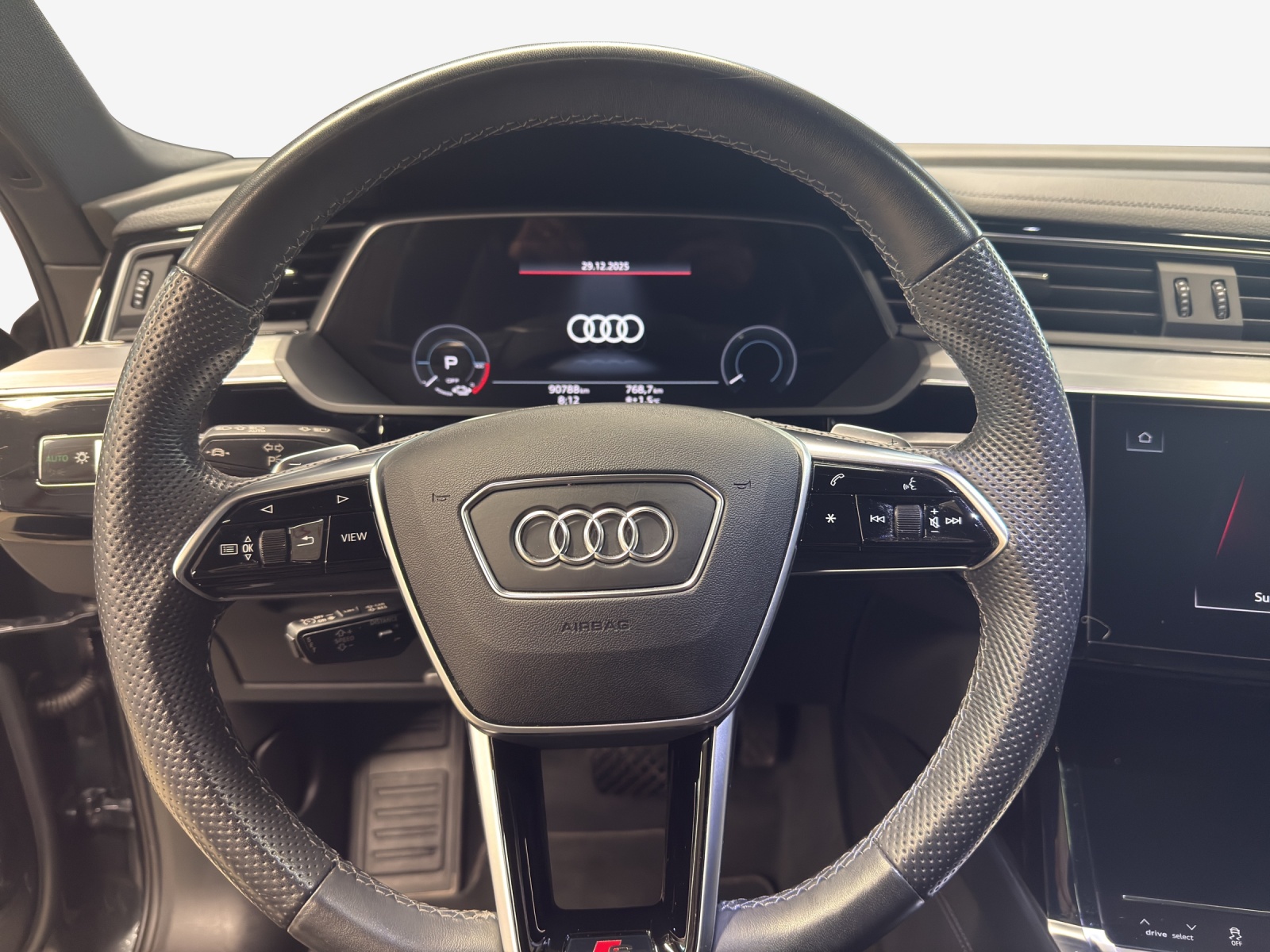 AUDI e-tron 55 Sportback S Line Black Edition quattro-image-10