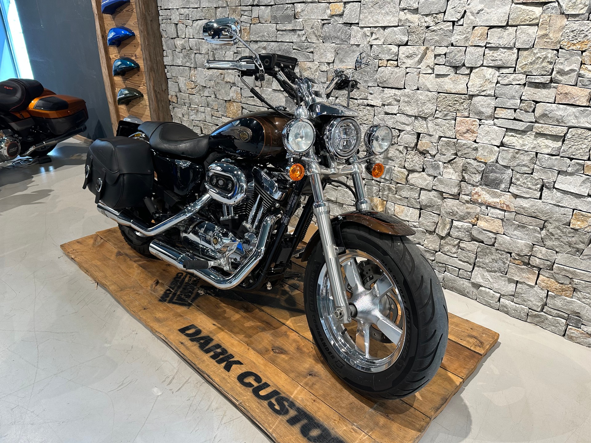HARLEY-DAVIDSON XL 1200 C Custom anniversary-showroom-element-1